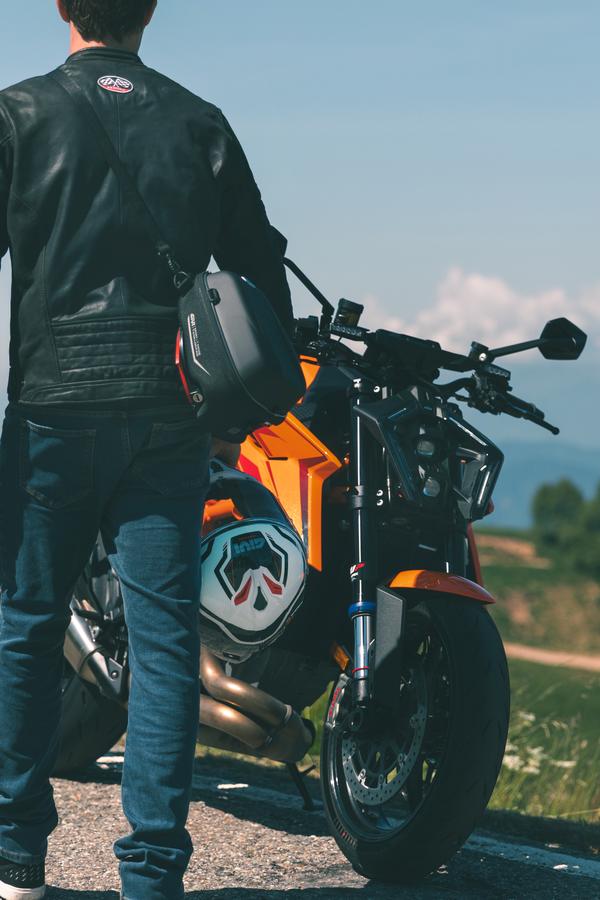 KTM 1390 SUPER DUKE R EVO (25) Sport Helmets 01 29 equipped with ST605+