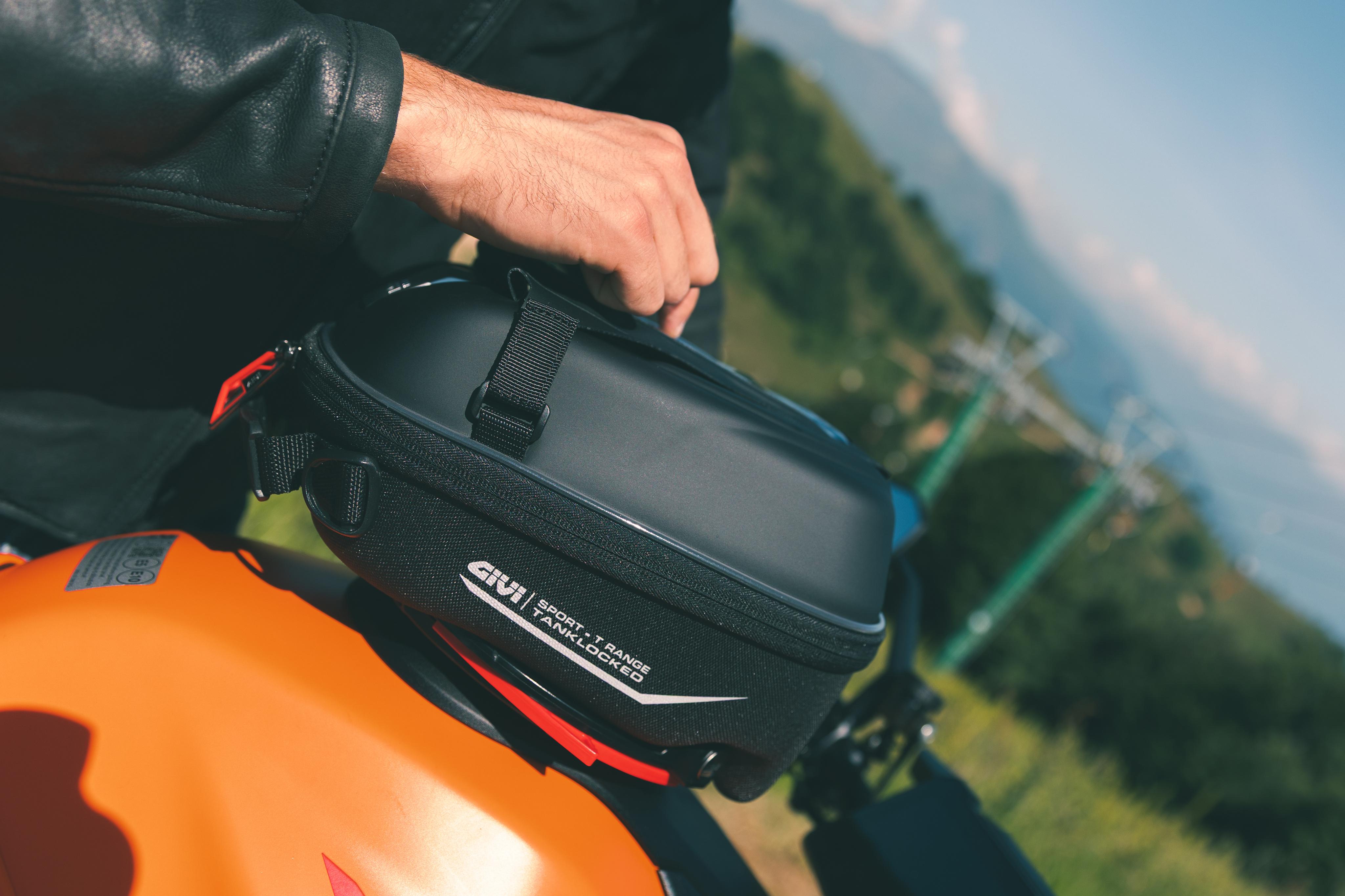 KTM 1390 SUPER DUKE R EVO (25) Caschi Sport 01 08 allestita con ST605+