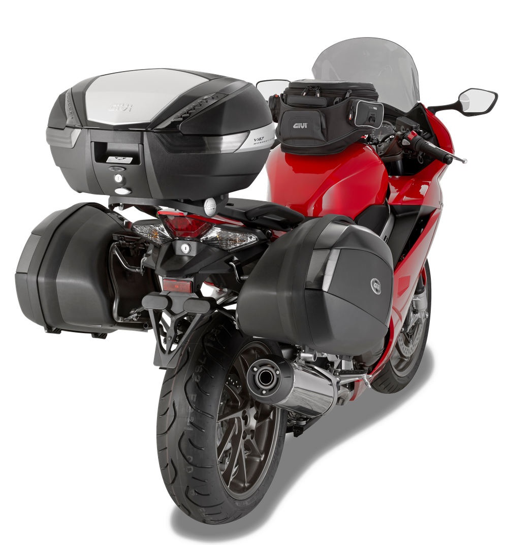 Attacco GIVI 1132FZ montato con PLXR1132 su Honda VFR 800 F (14)