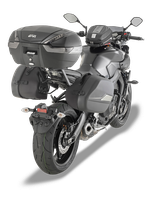 Attacco GIVI 2132FZ montato con V47NT su Yamaha MT-09 (17)
