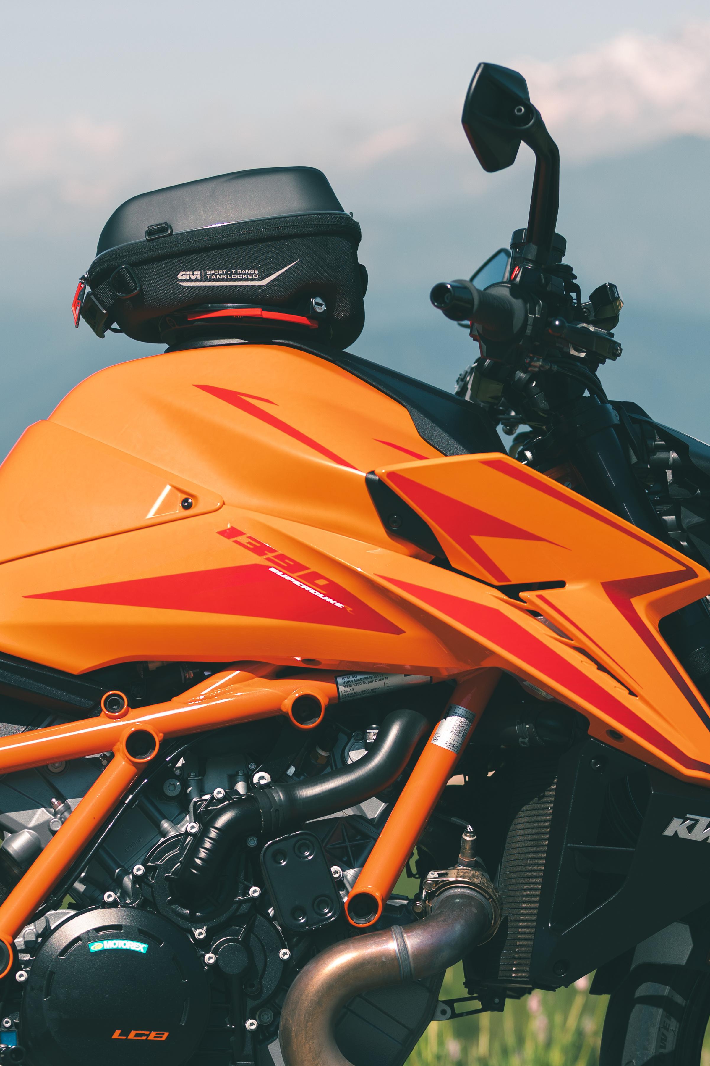 KTM 1390 SUPER DUKE R EVO (25) Caschi Sport 01 05 allestita con ST605+