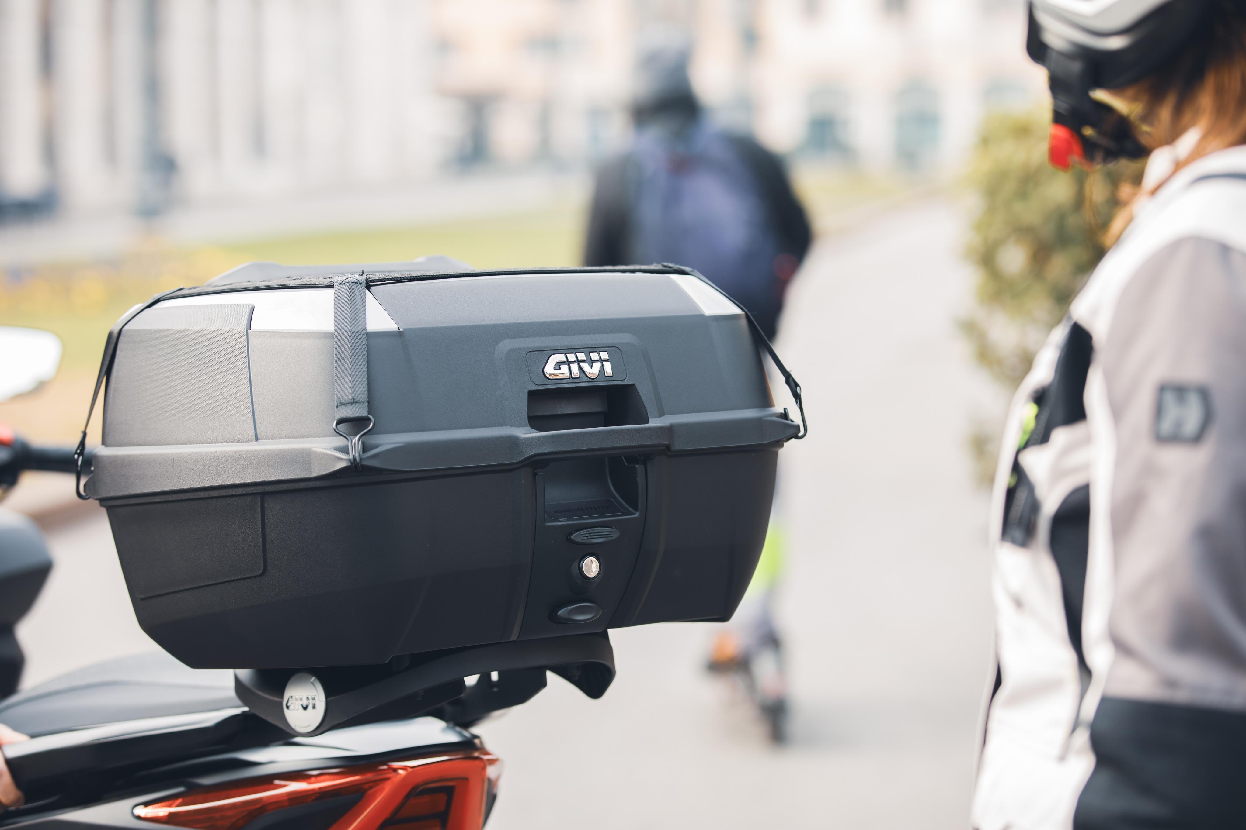 HONDA FORZA 350 (23) Urban 025 allestita con top-case B45+
