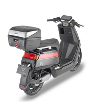 Bauletto GIVI B32NMAL montato con SR8962 su Niu NQI (19)