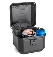 B38N top-case Monolock BERNINA aperta con casco GIVI
