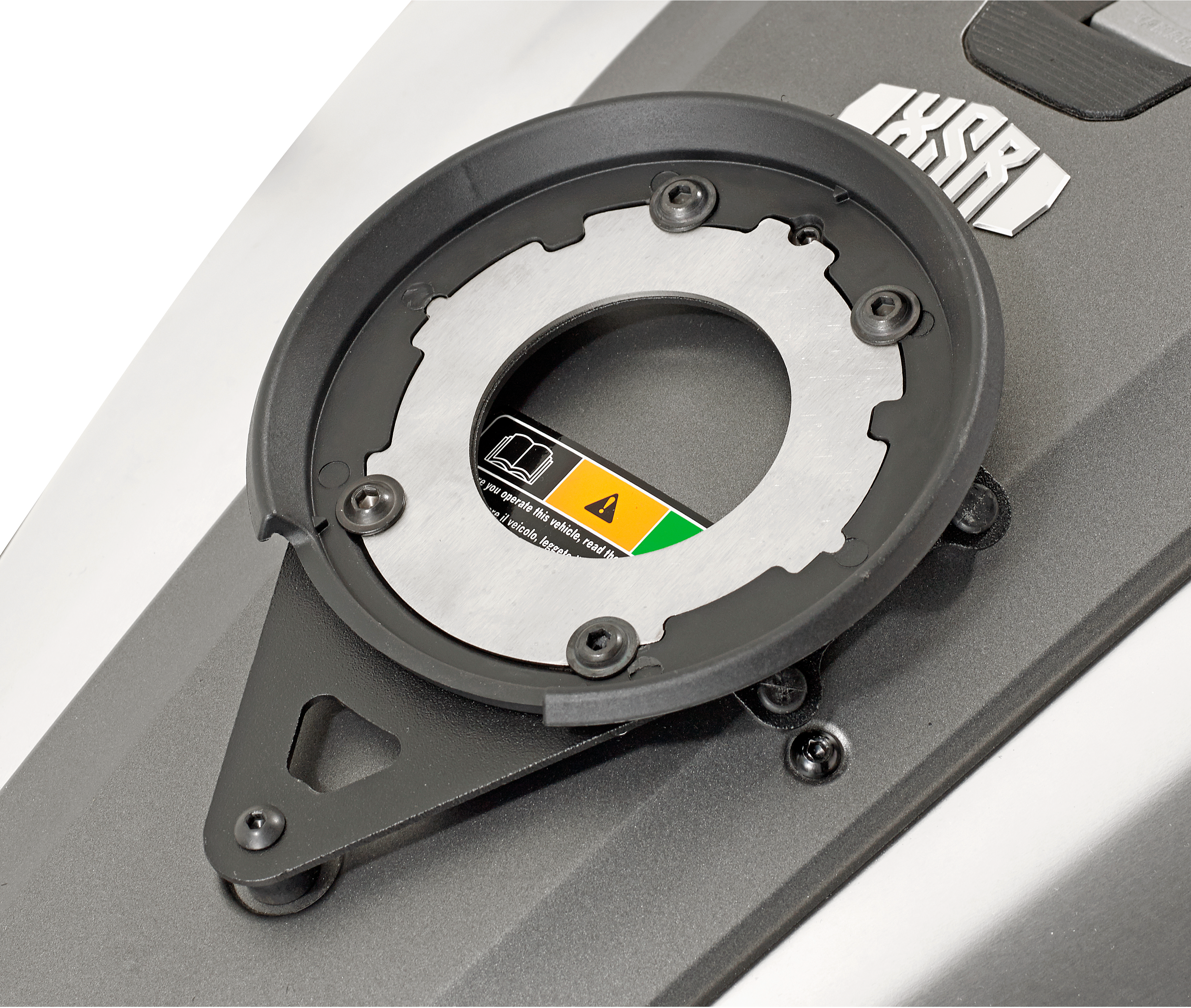 Flangia GIVI BF24 montata su Yamaha XSR700 (16)