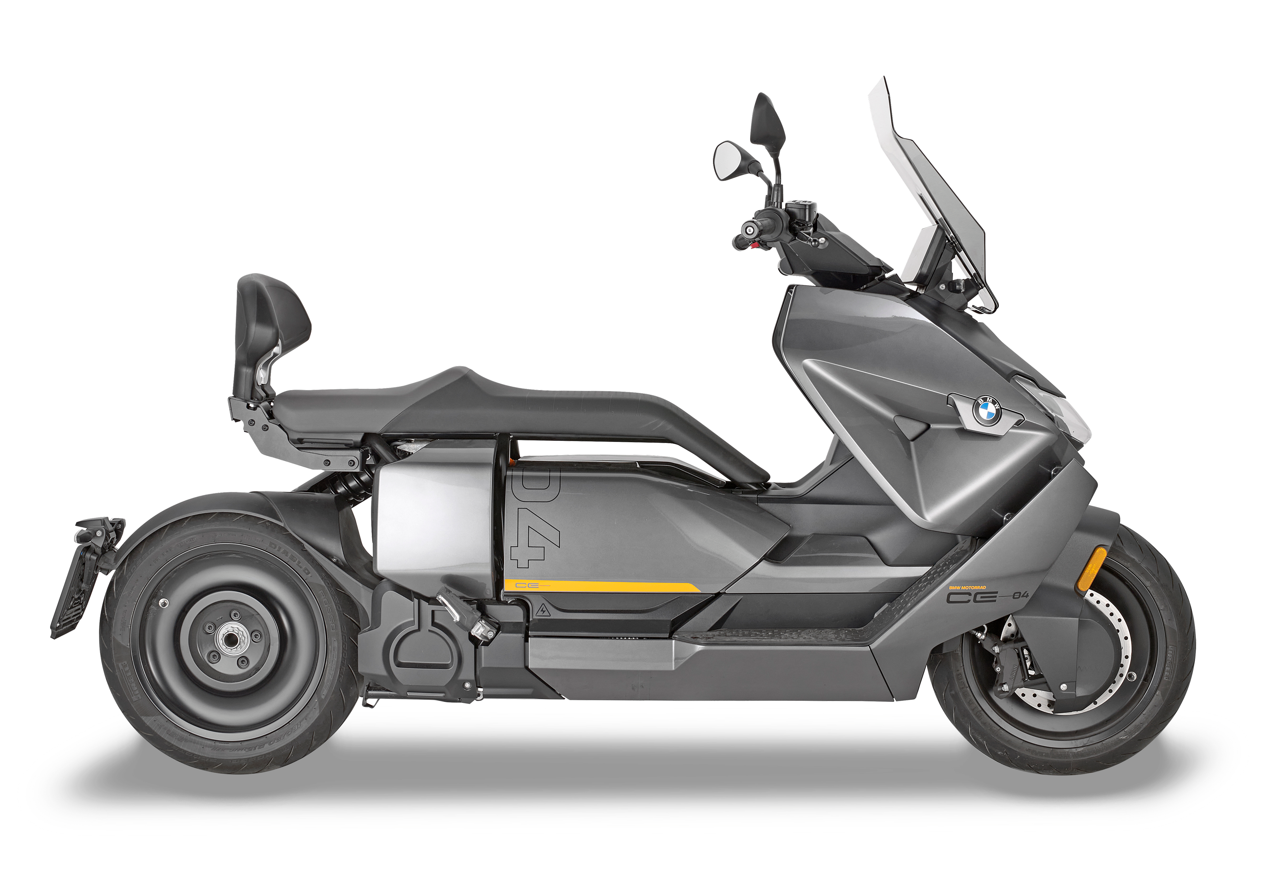 BMW CE 04 (22) allestita con GIVI TB5142A