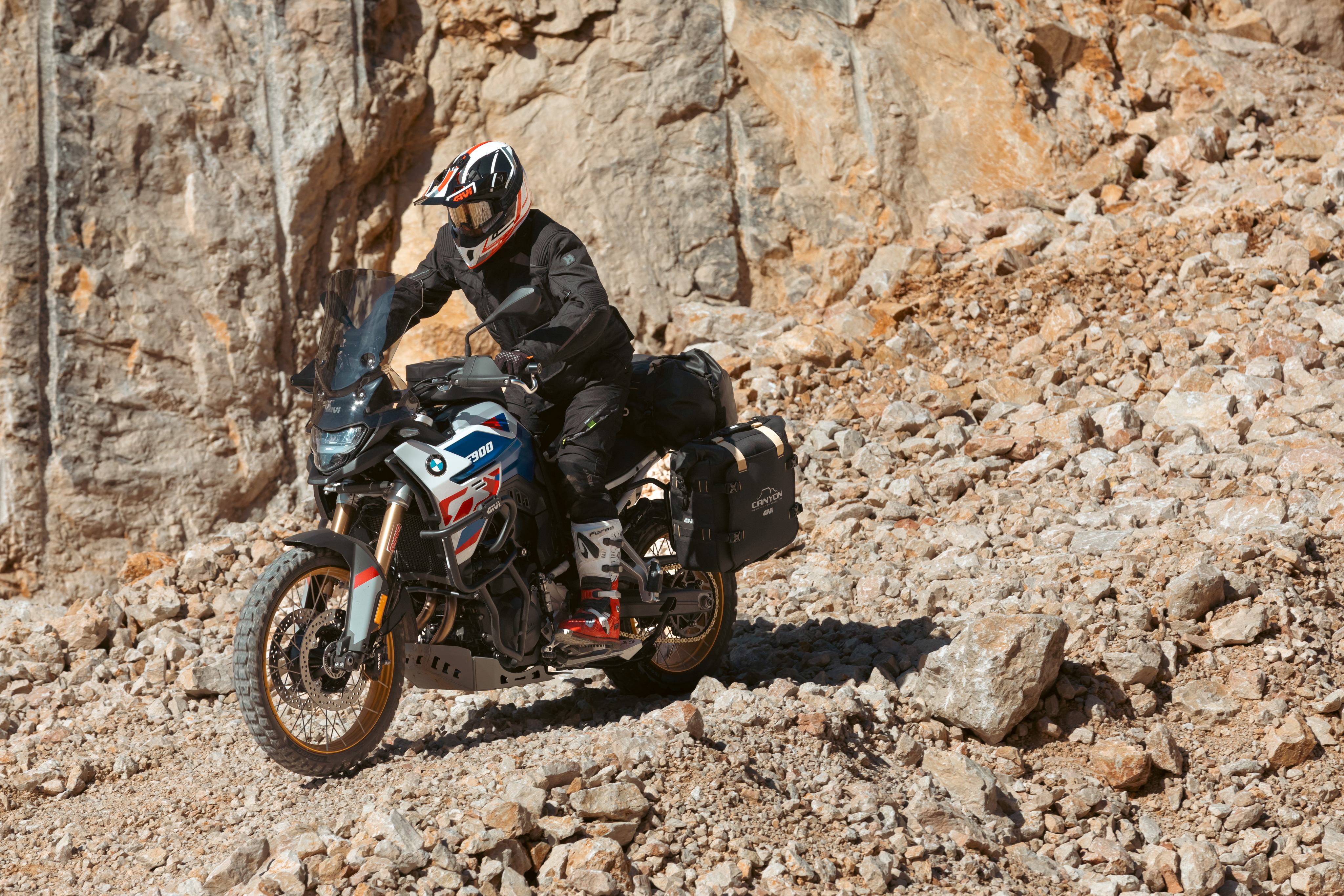 BMW F 900 GS (24) Canyon 060 allestita con GRT720B