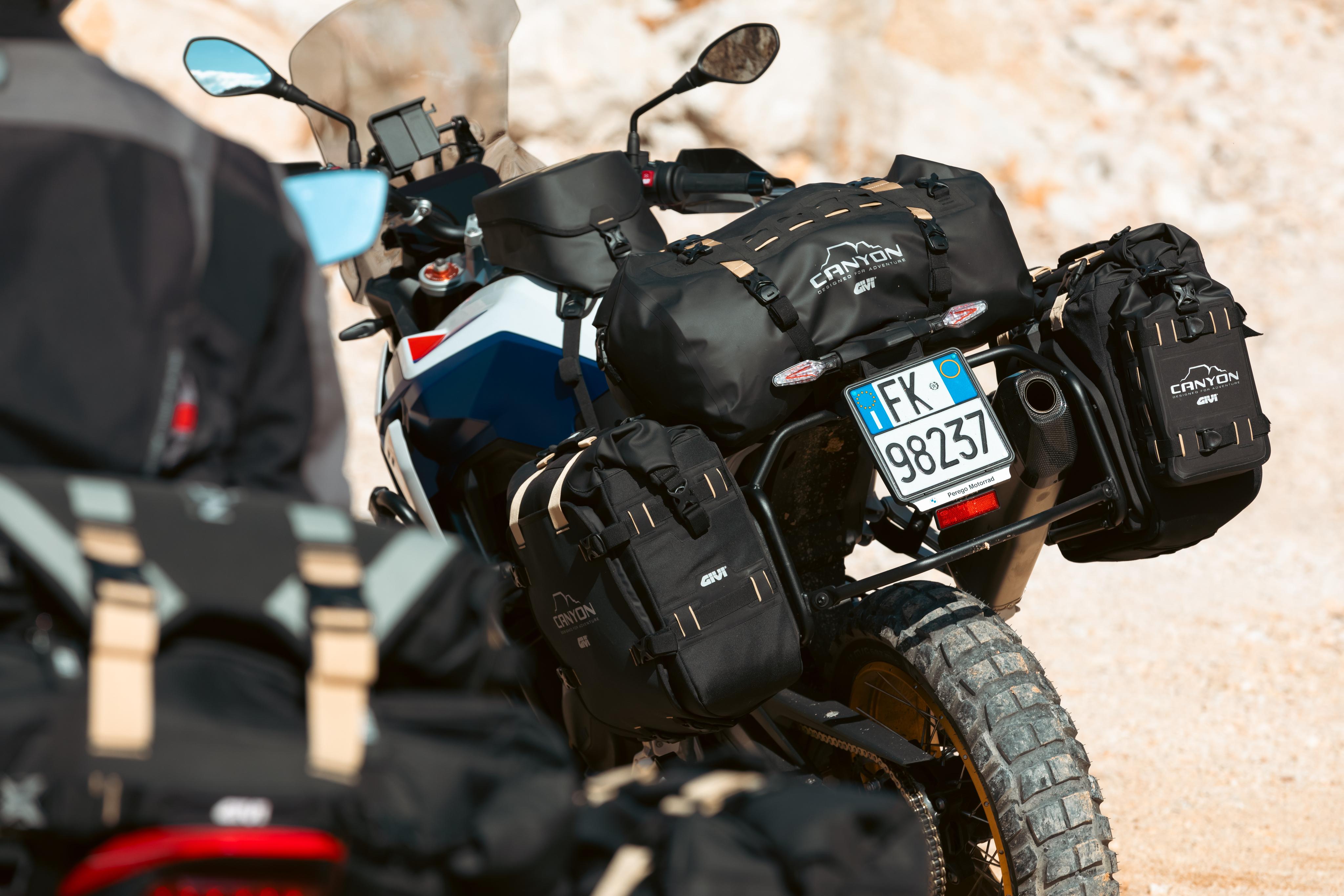 BMW F 900 GS (24) Canyon 061 allestita con GRT712C