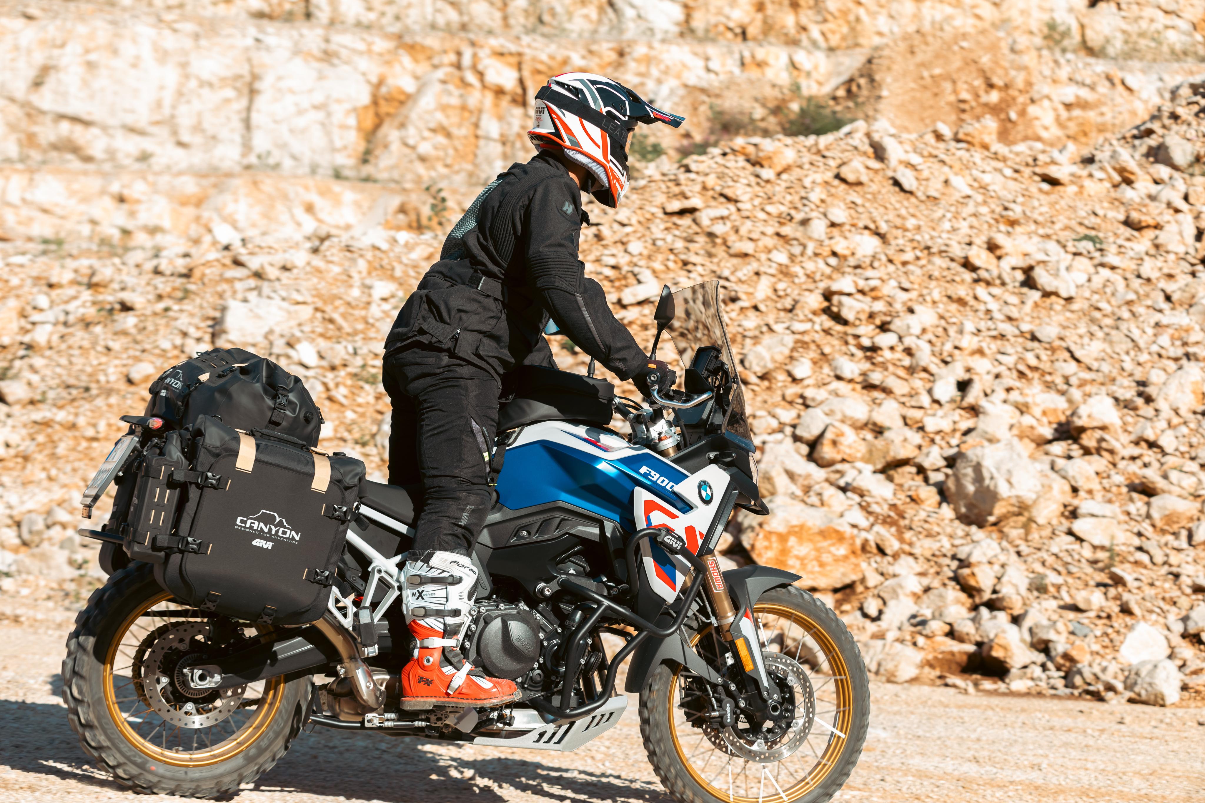 BMW F 900 GS (24) Canyon 087 allestita con GRT720B