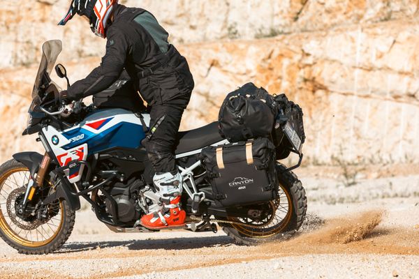 BMW F 900 GS (24) Canyon 102 equipped with GRT720B