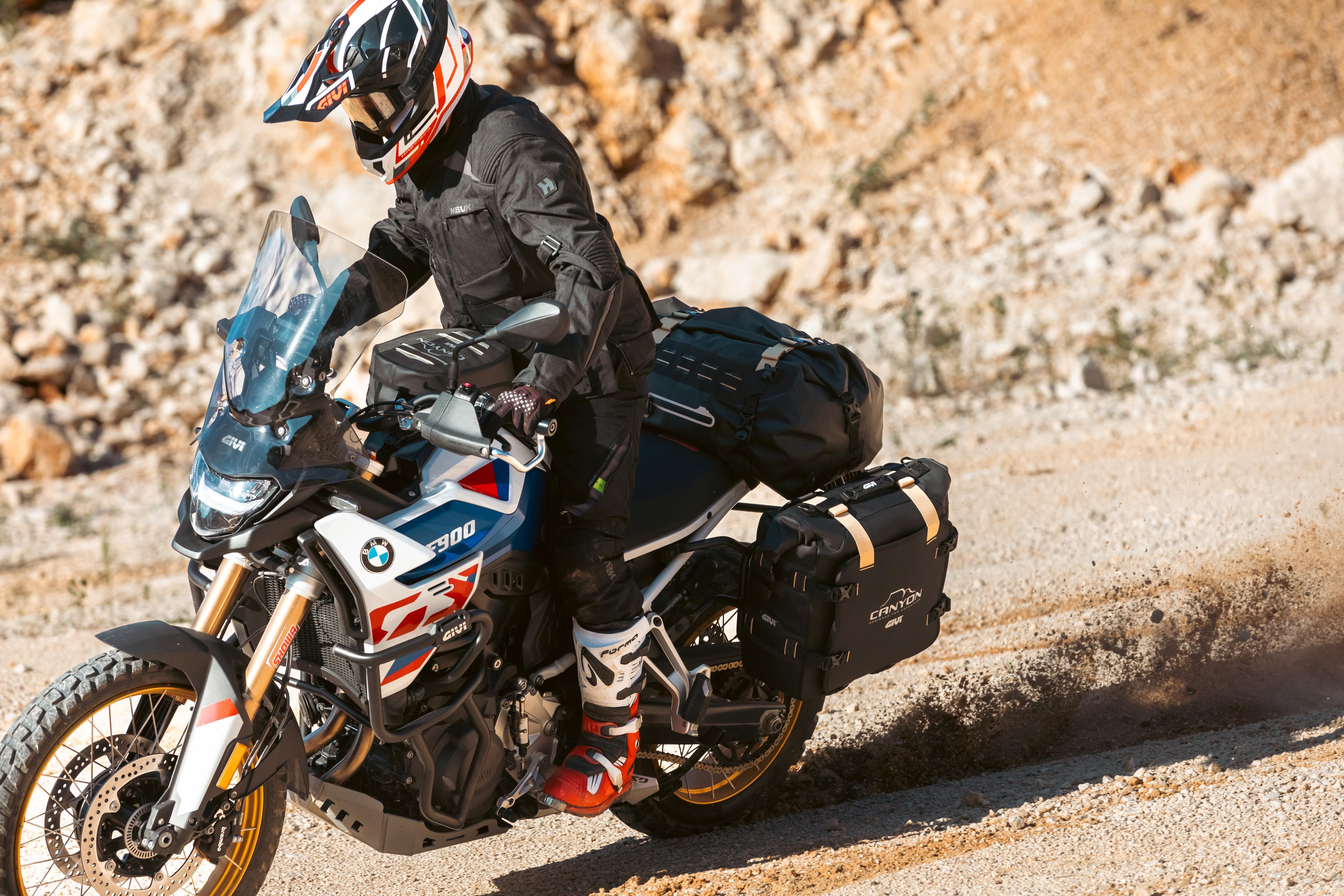 BMW F 900 GS (24) Canyon 104 allestita con GRT712C