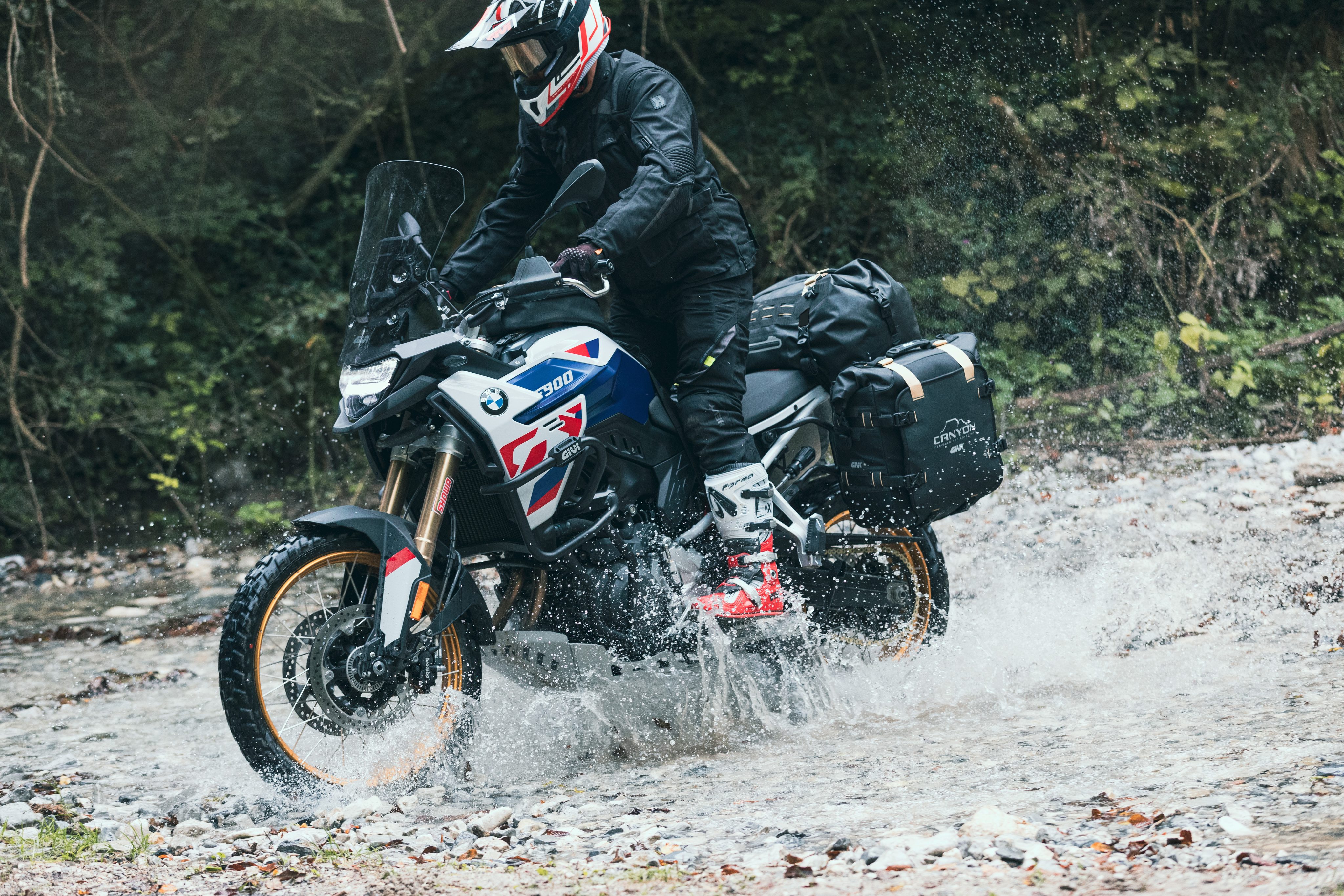 BMW F 900 GS (24) Canyon 115 allestita con GRT720B