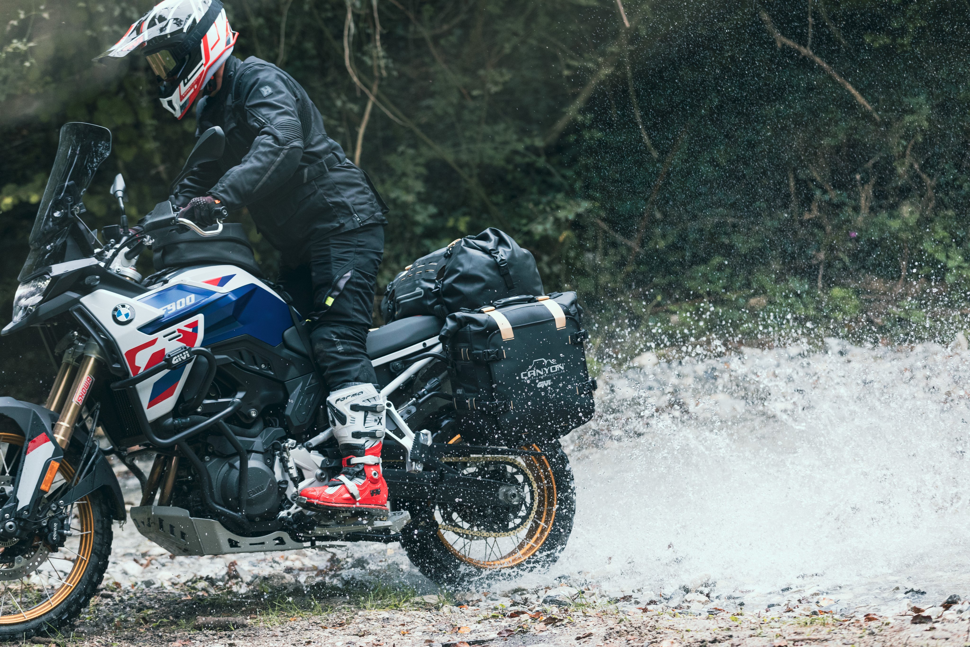BMW F 900 GS (24) Canyon 116 allestita con GRT720B