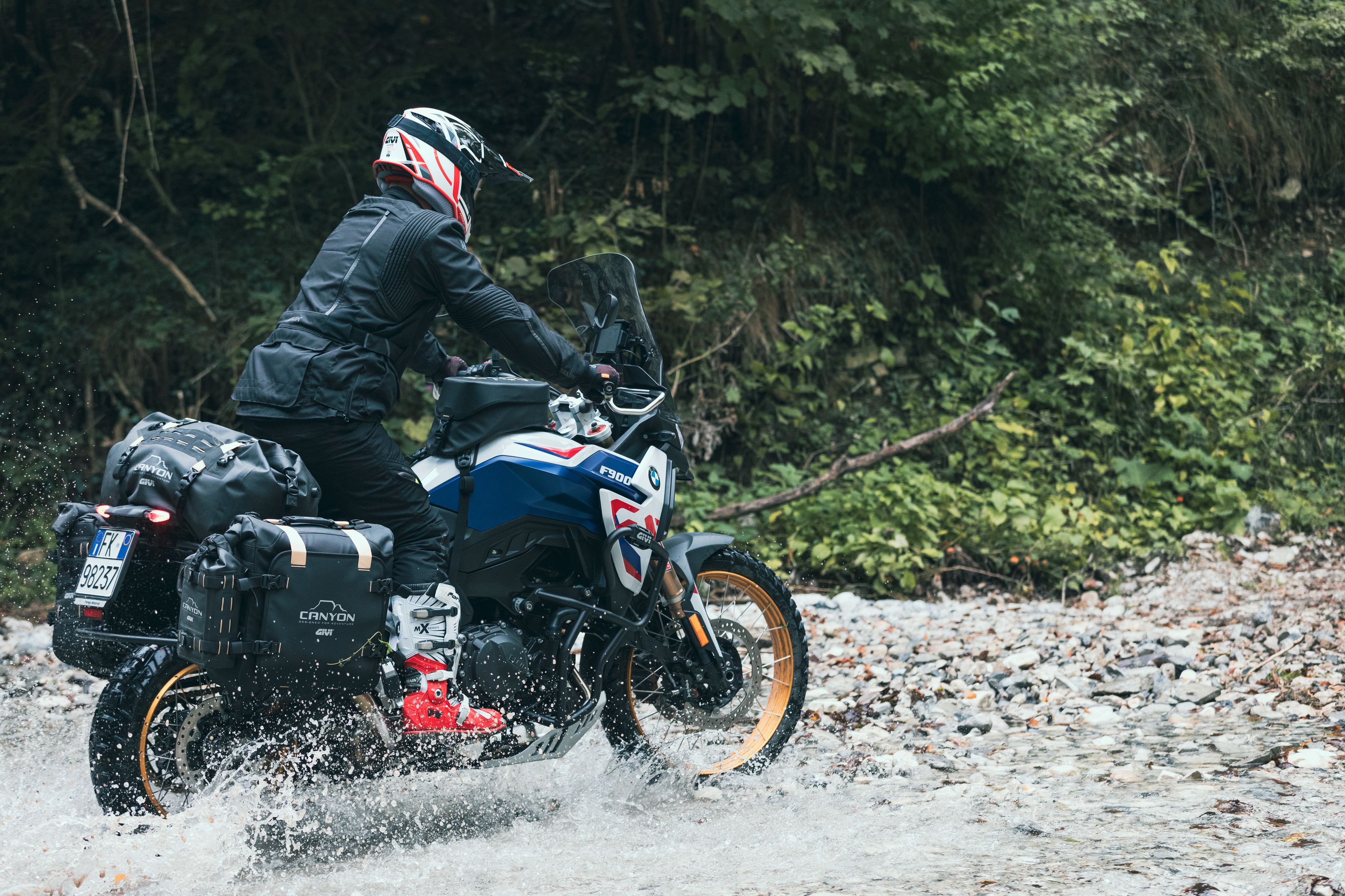 BMW F 900 GS (24) Canyon 117 allestita con GRT712C