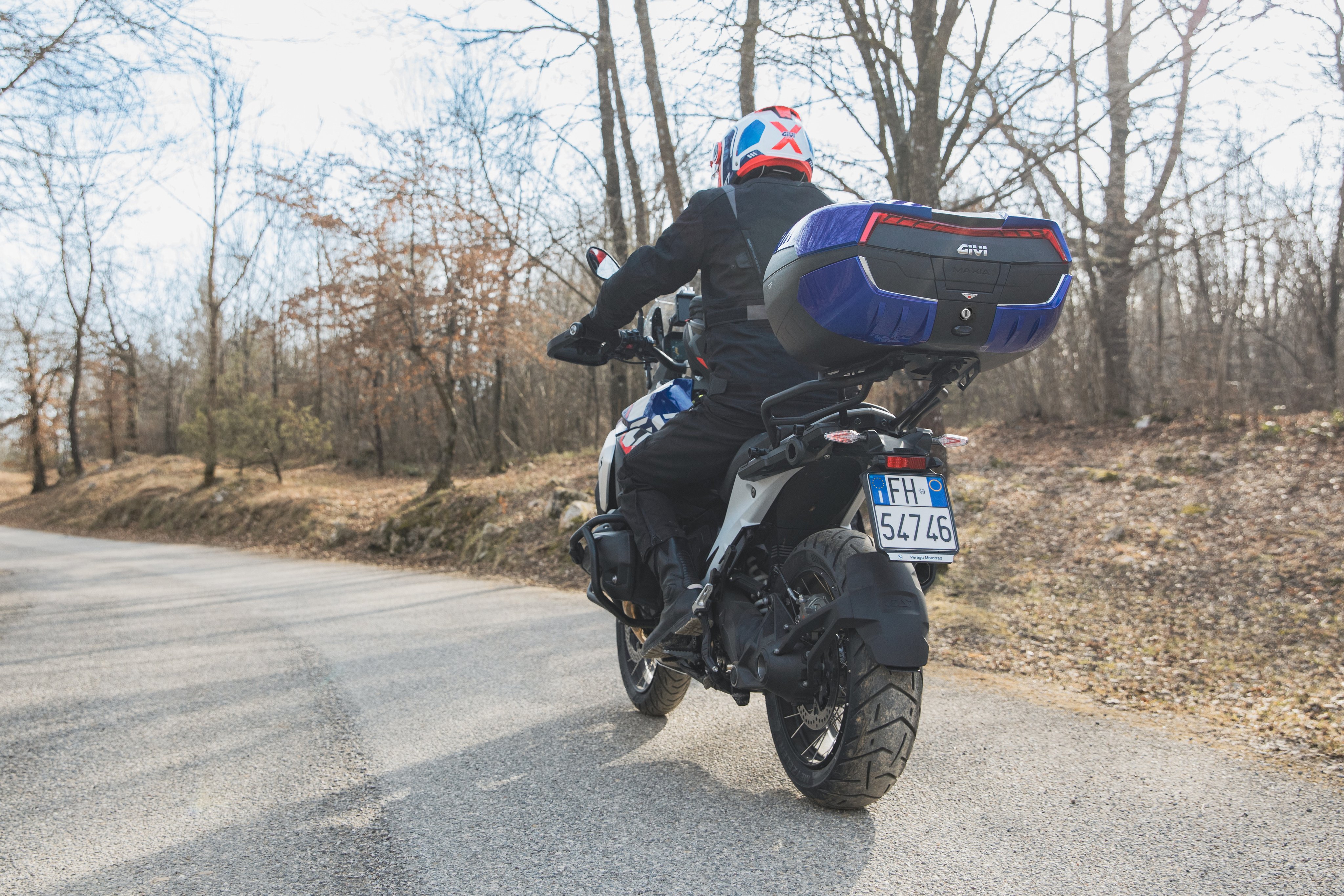 BMW R 1300 GS (24) allestita con Maxia 5 058 top-case V58NNB