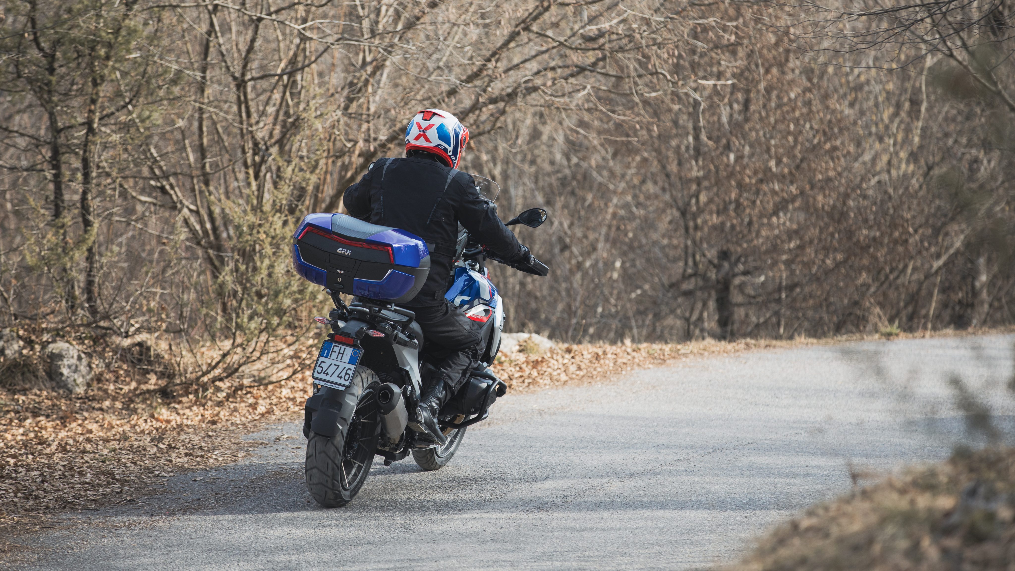 BMW R 1300 GS (24) equipped with Maxia 5 059 top-case V58NNB