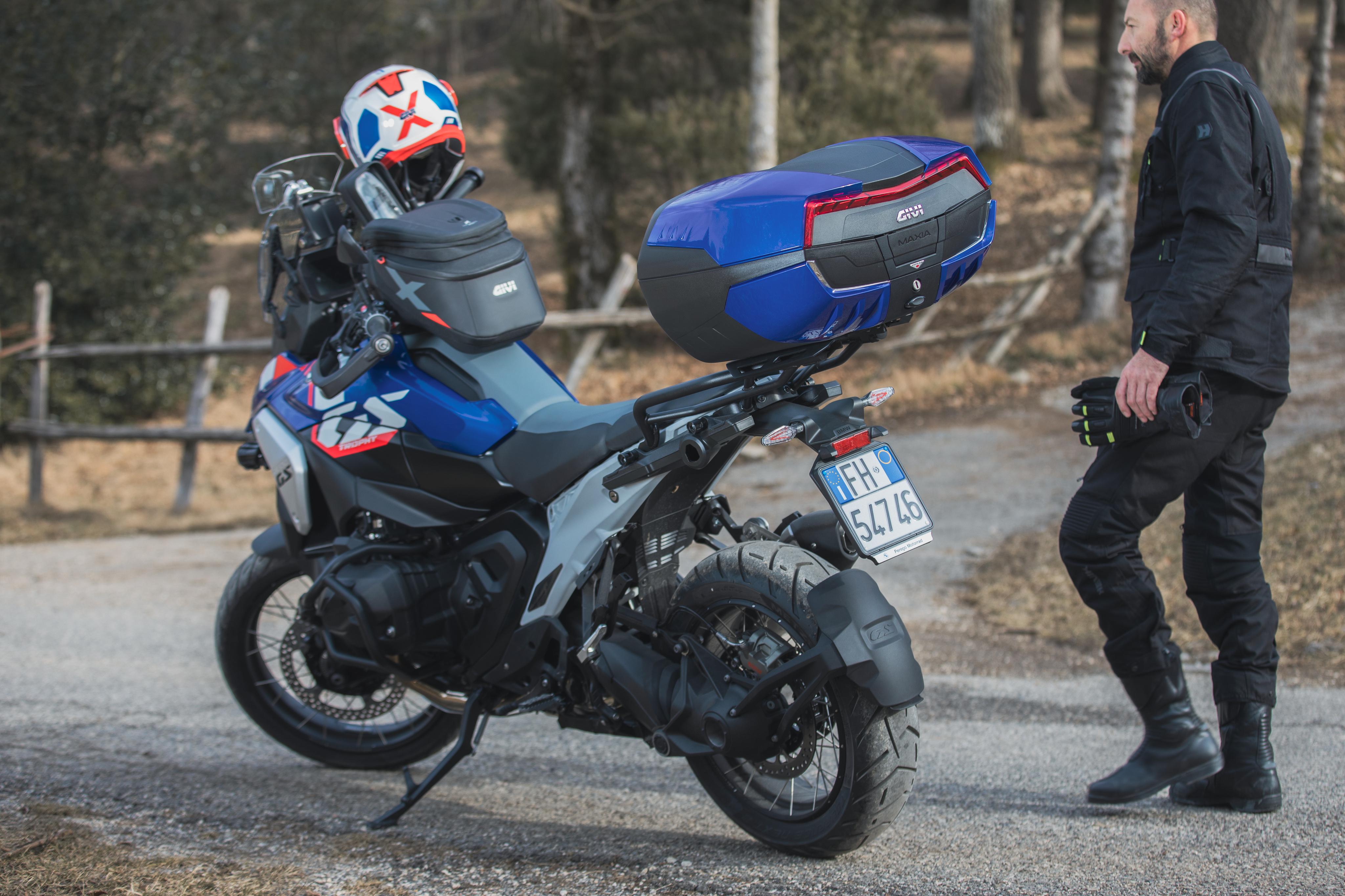 BMW R 1300 GS (24) allestita con Maxia 5 062 top-case V58NNB