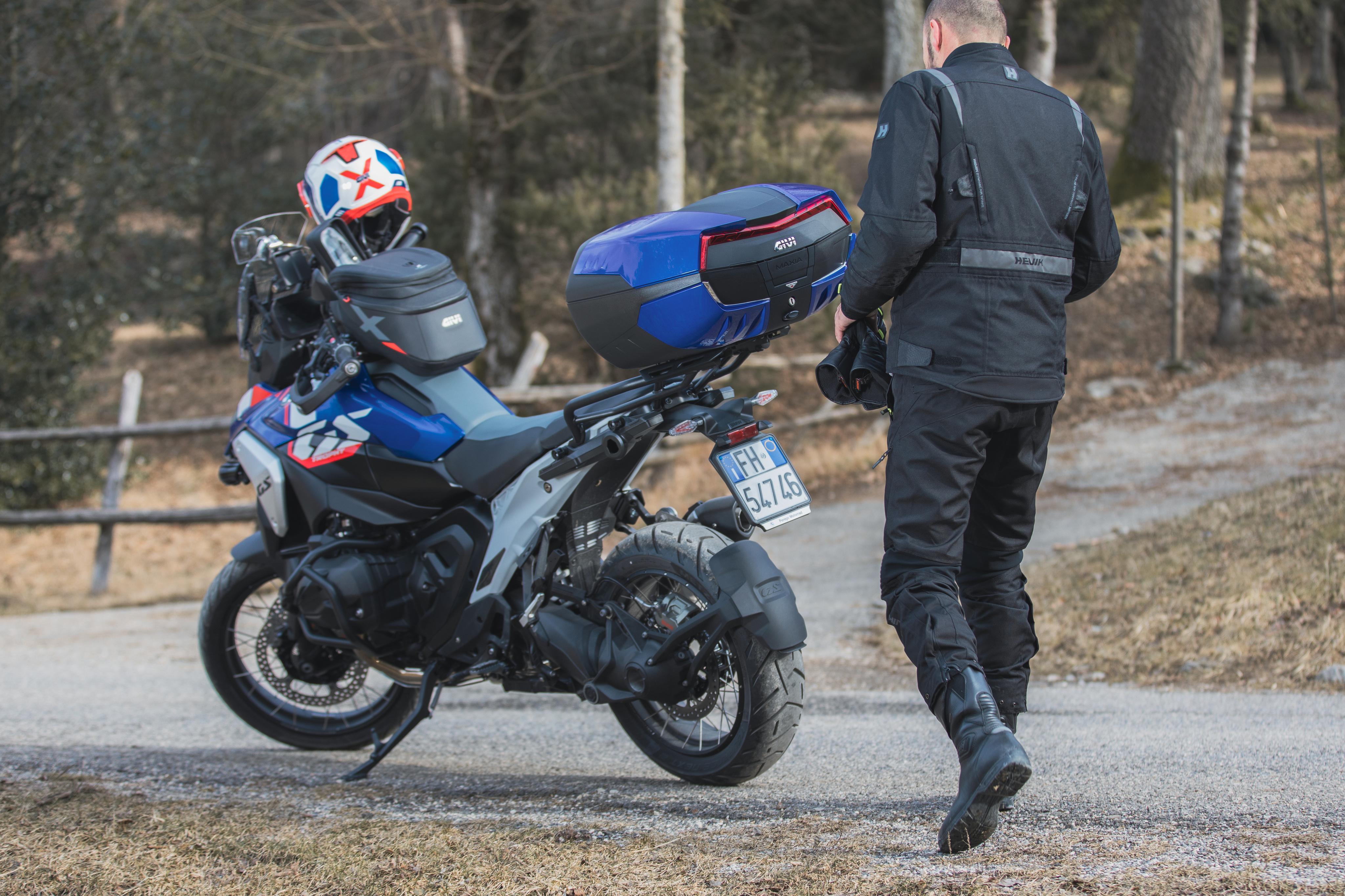 BMW R 1300 GS (24) allestita con Maxia 5 063 top-case V58NNB