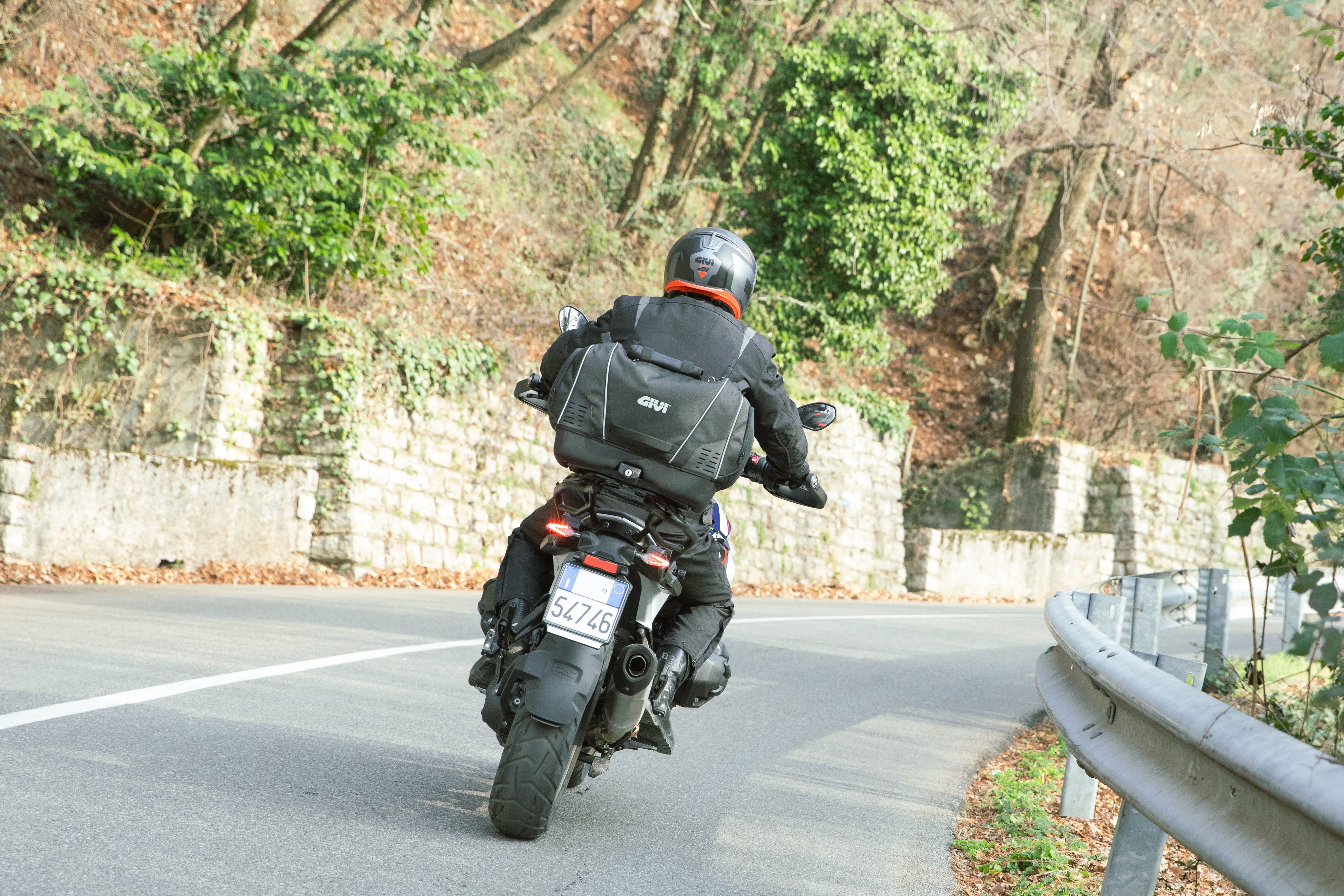 BMW R 1300 GS (24) Pet Bag 16 allestita con T525