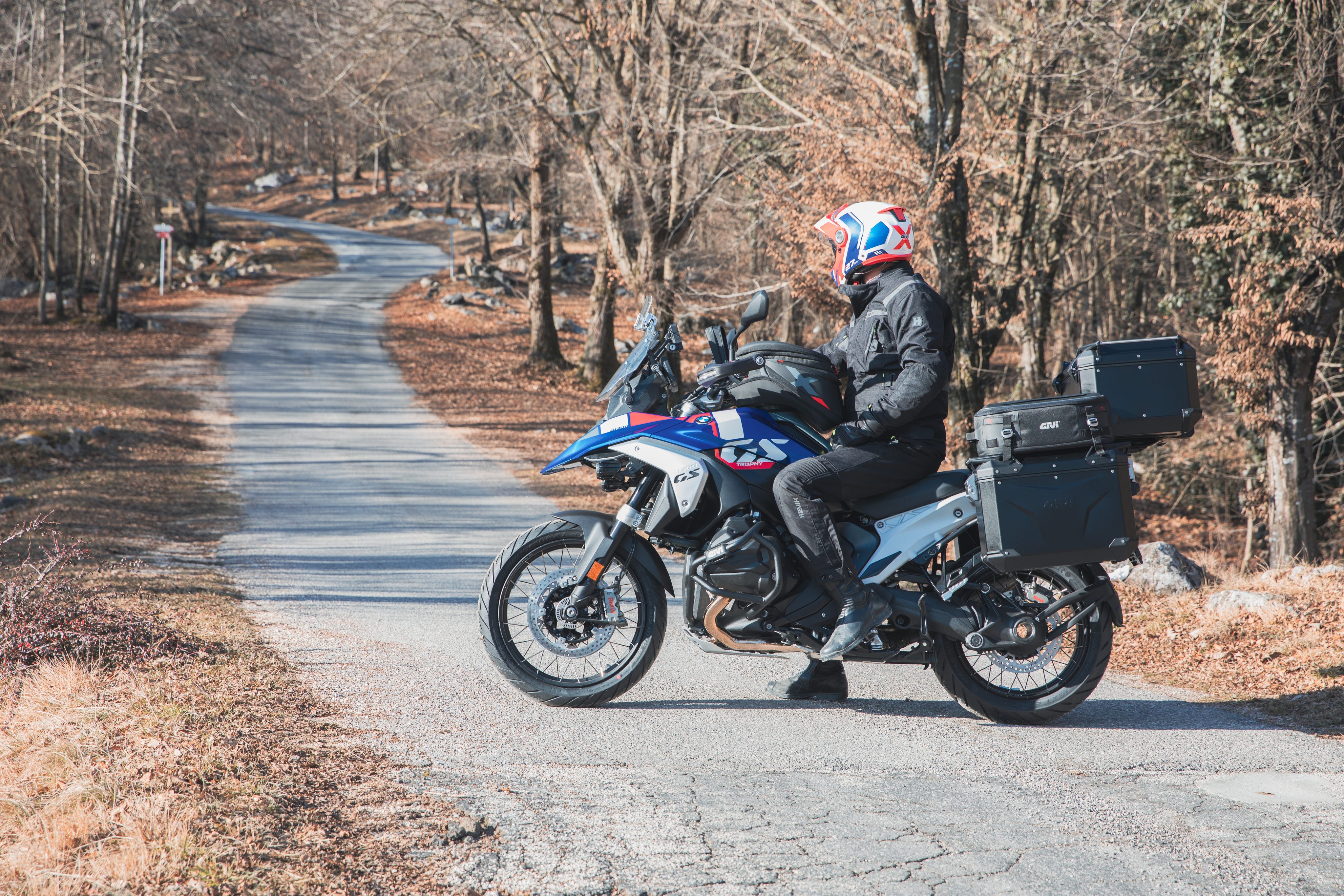 BMW R 1300 GS (24) allestita con Trekker Outback EVO 004 valigia laterale OBKEV37B