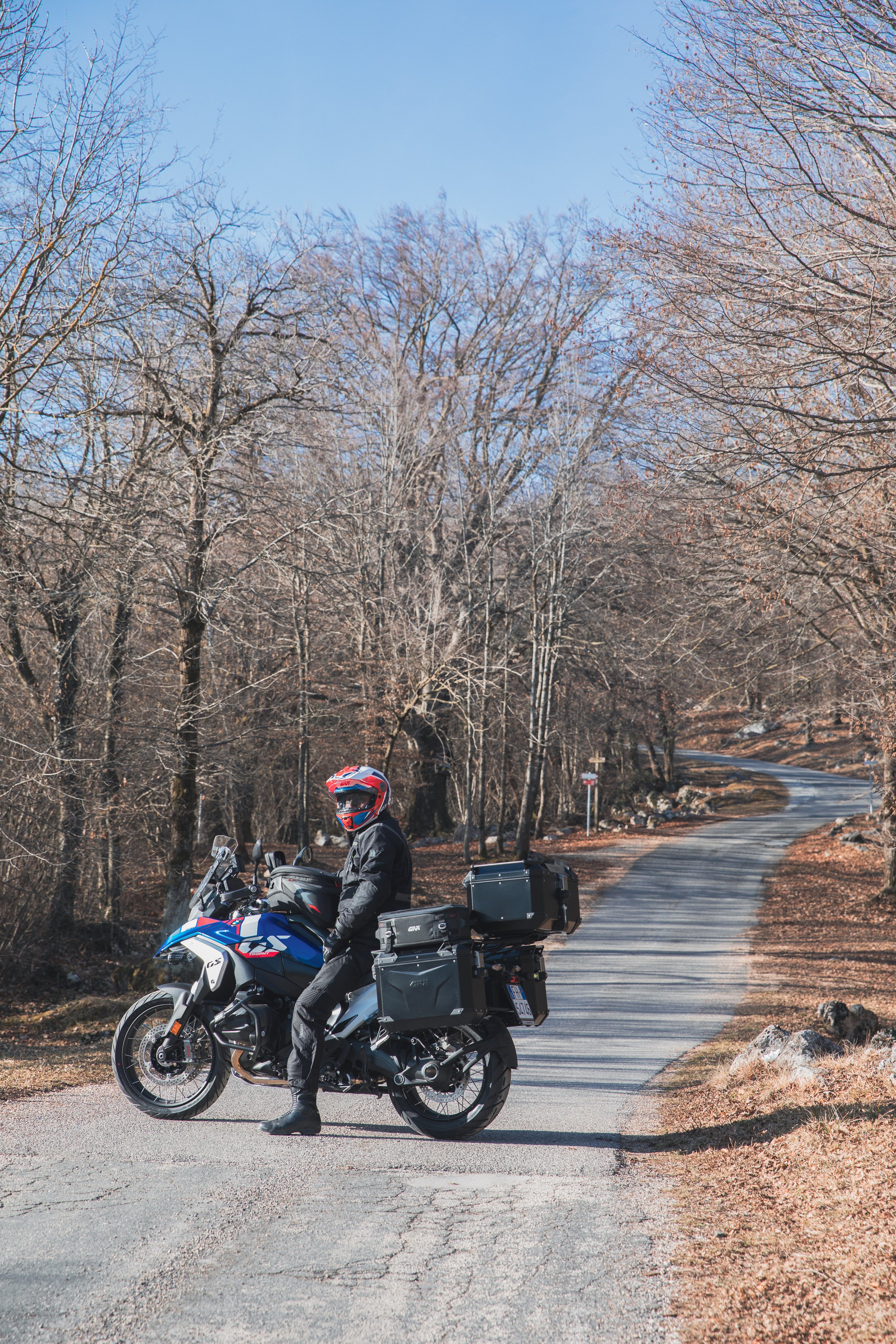 BMW R 1300 GS (24) allestita con Trekker Outback EVO 005 valigia laterale OBKEV37B