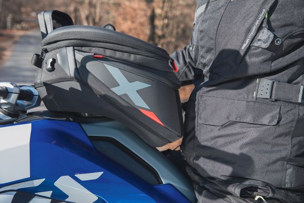 BMW R 1300 GS (24) equipped with Trekker Outback EVO 006 tanklock tank bag XL04B