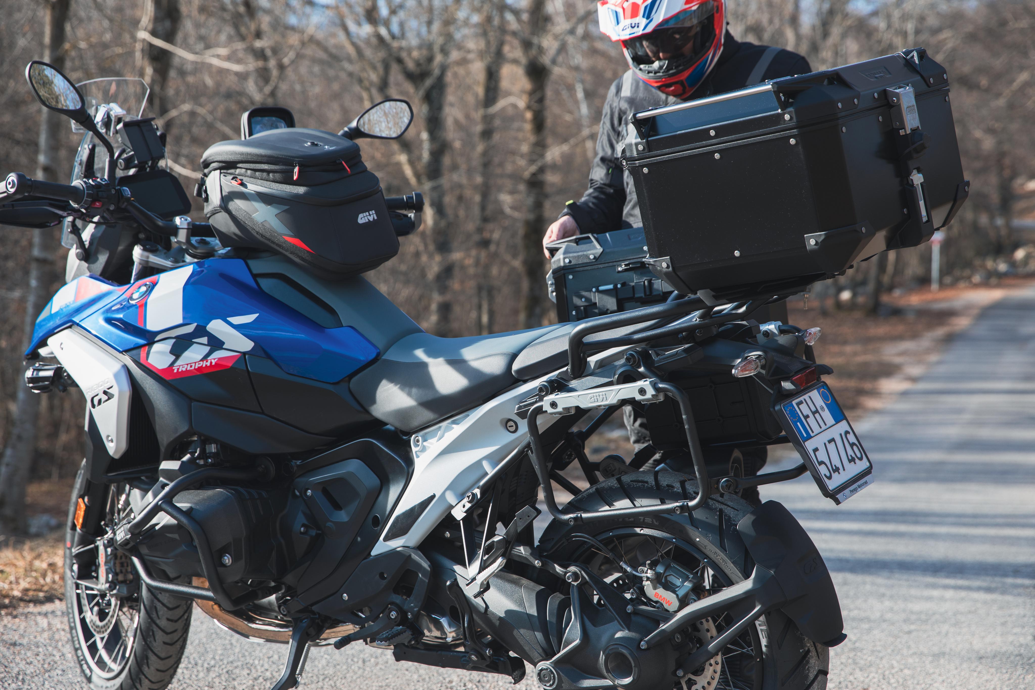 BMW R 1300 GS (24) allestita con Trekker Outback EVO 0011 top-case OBKEV58B