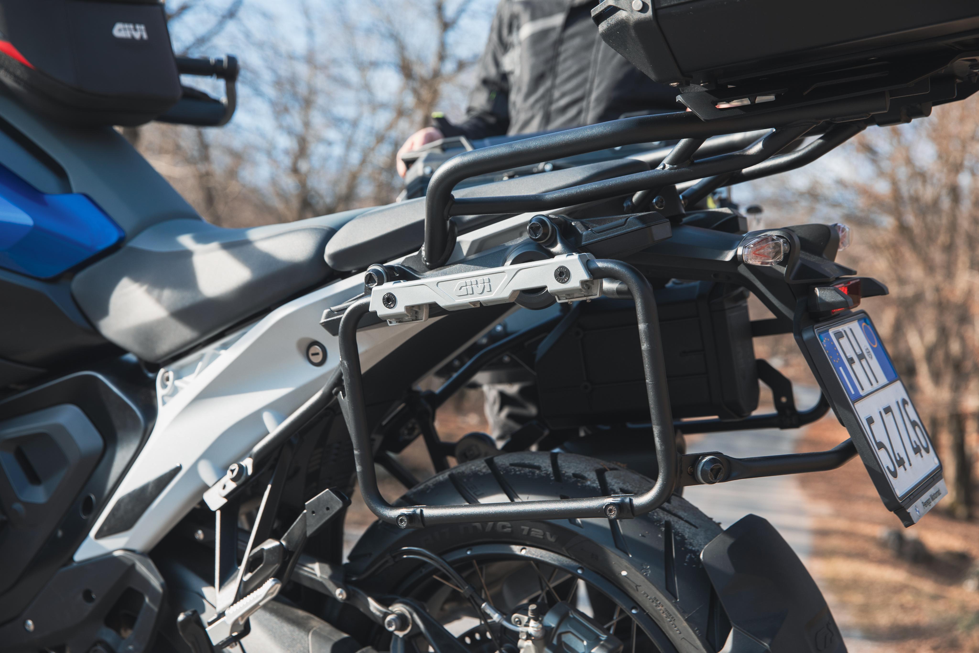 BMW R 1300 GS (24) allestita con Trekker Outback EVO 0013 portavaligie laterale PLO5143CAM