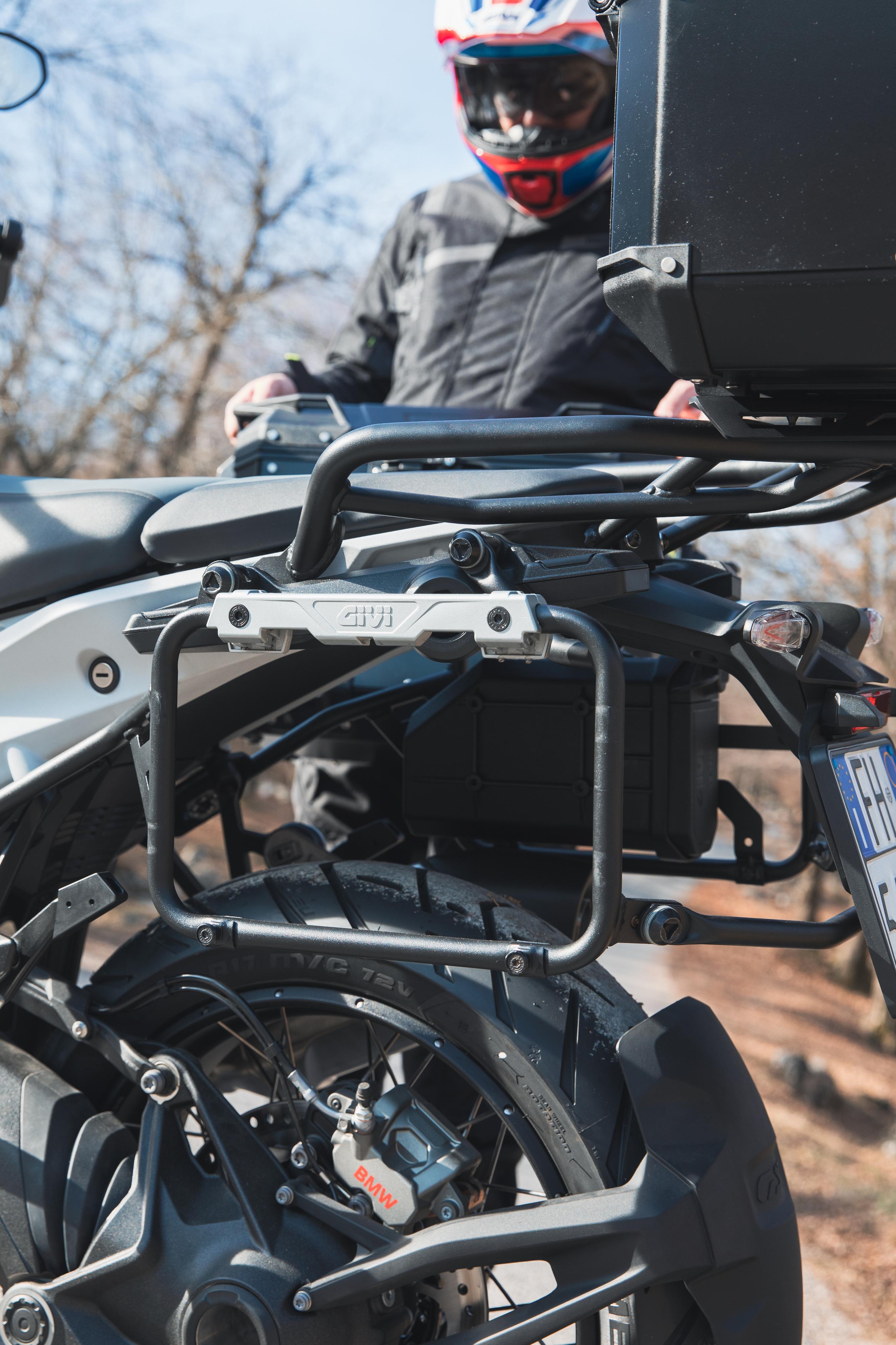 BMW R 1300 GS (24) allestita con Trekker Outback EVO 0014 portavaligie laterale PLO5143CAM