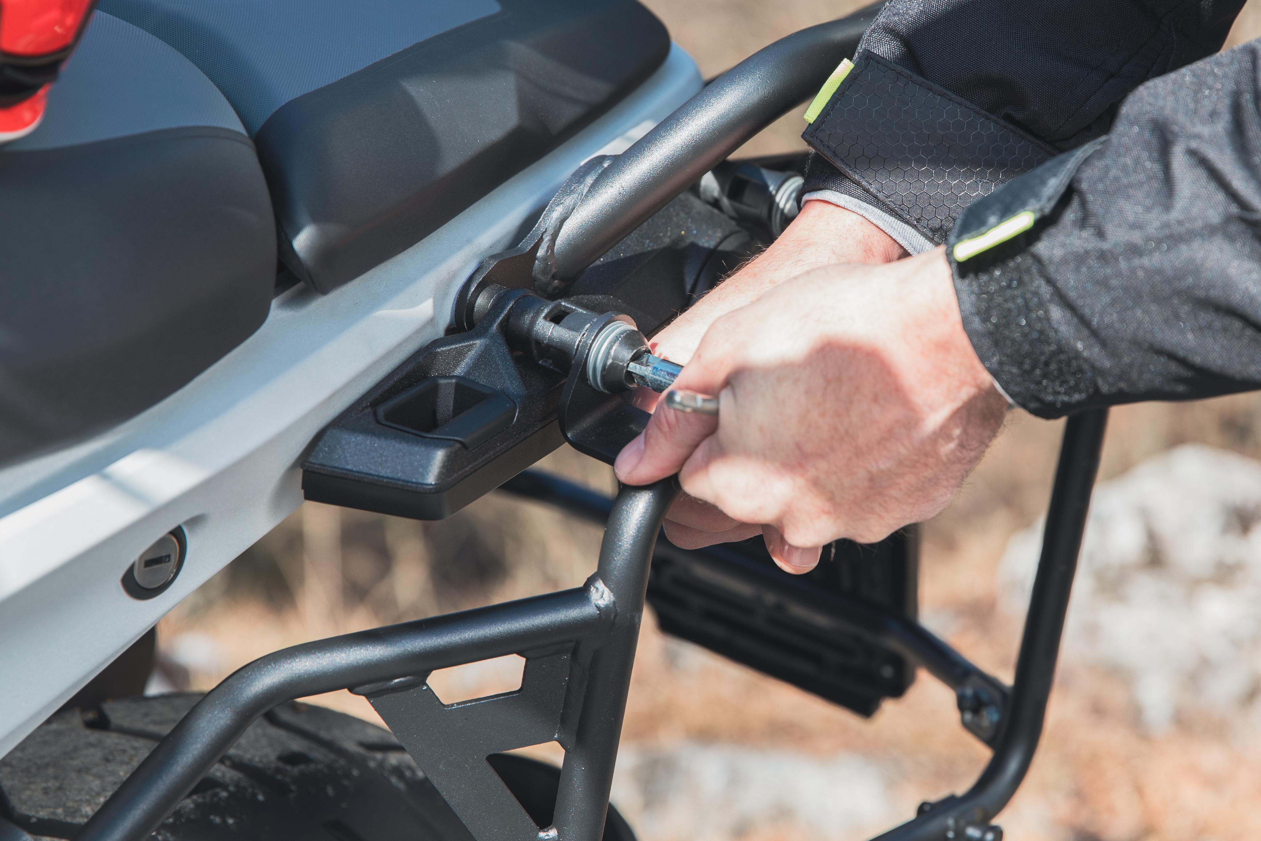 BMW R 1300 GS (24) allestita con Trekker Outback EVO 0017 kit rapid release 13RKIT