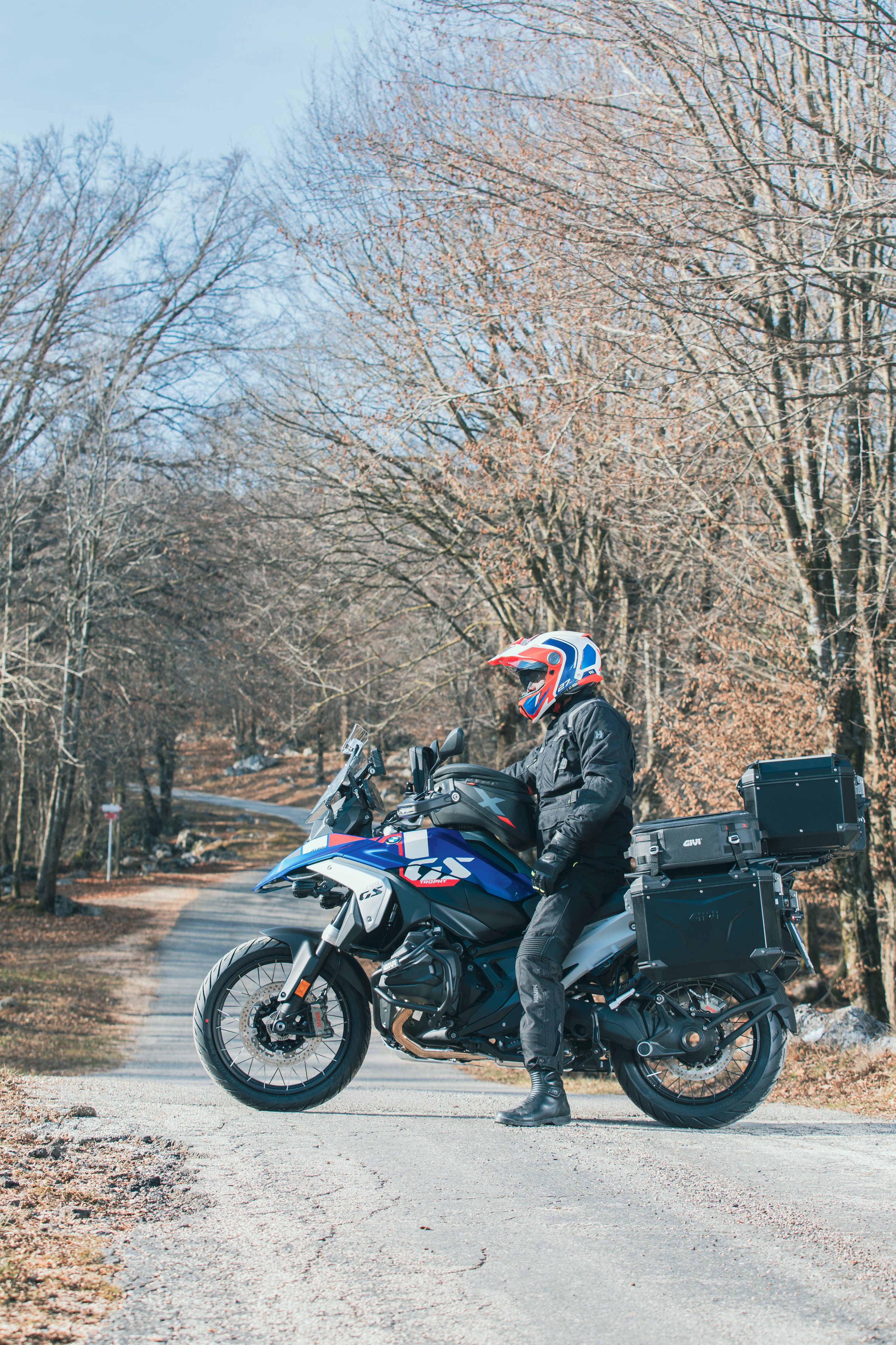 BMW R 1300 GS (24) equipped with Trekker Outback EVO 0023 cargo bag XL01B