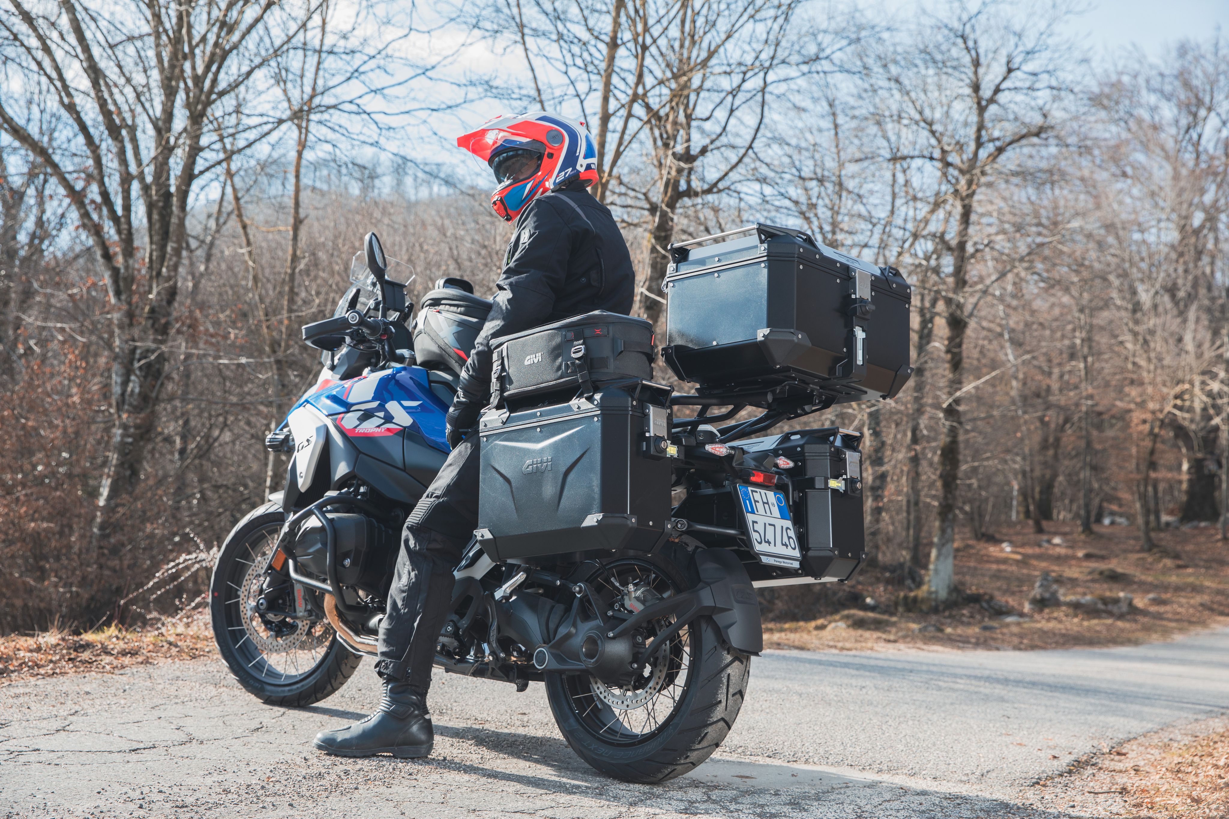 BMW R 1300 GS (24) allestita con Trekker Outback EVO 0024 casco HX27RTRWL