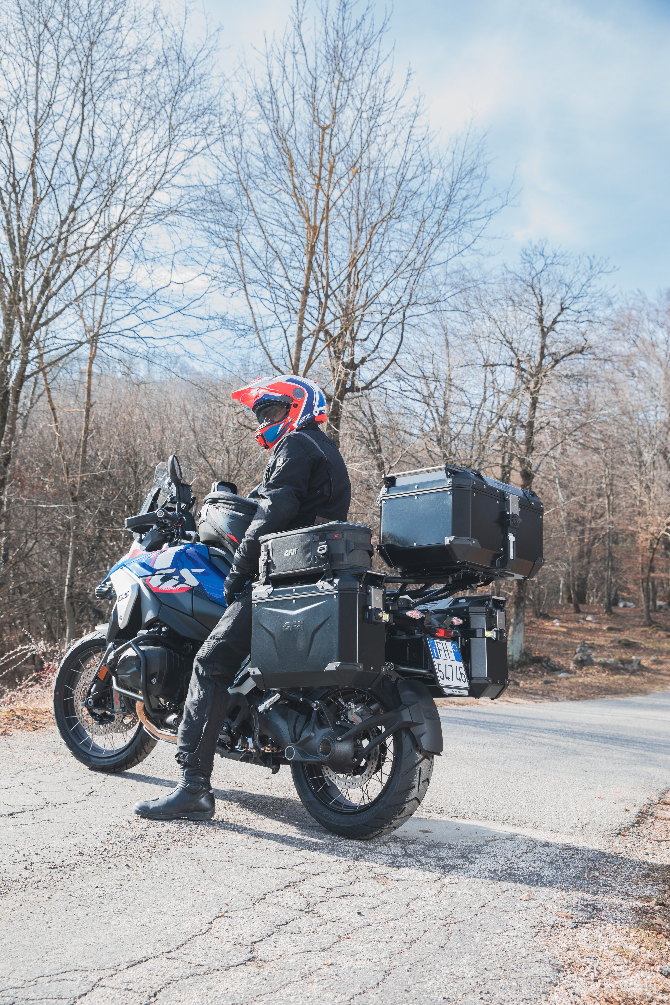BMW R 1300 GS (24) equipped with Trekker Outback EVO 0025 cargo bag XL01B