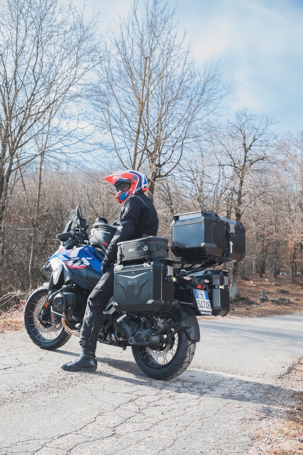 BMW R 1300 GS (24) equipped with Trekker Outback EVO 0025 cargo bag XL01B
