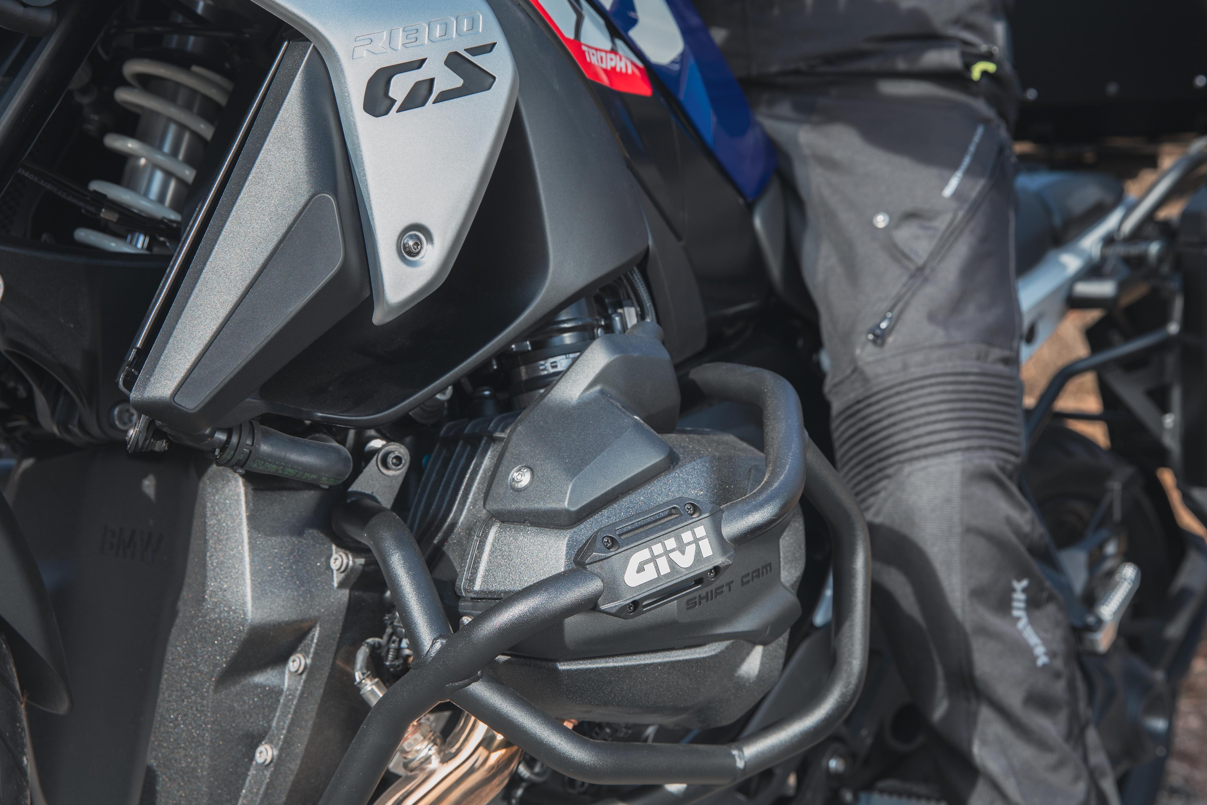 BMW R 1300 GS (24) equipped with Trekker Outback EVO 0030 TN5143 engine guard