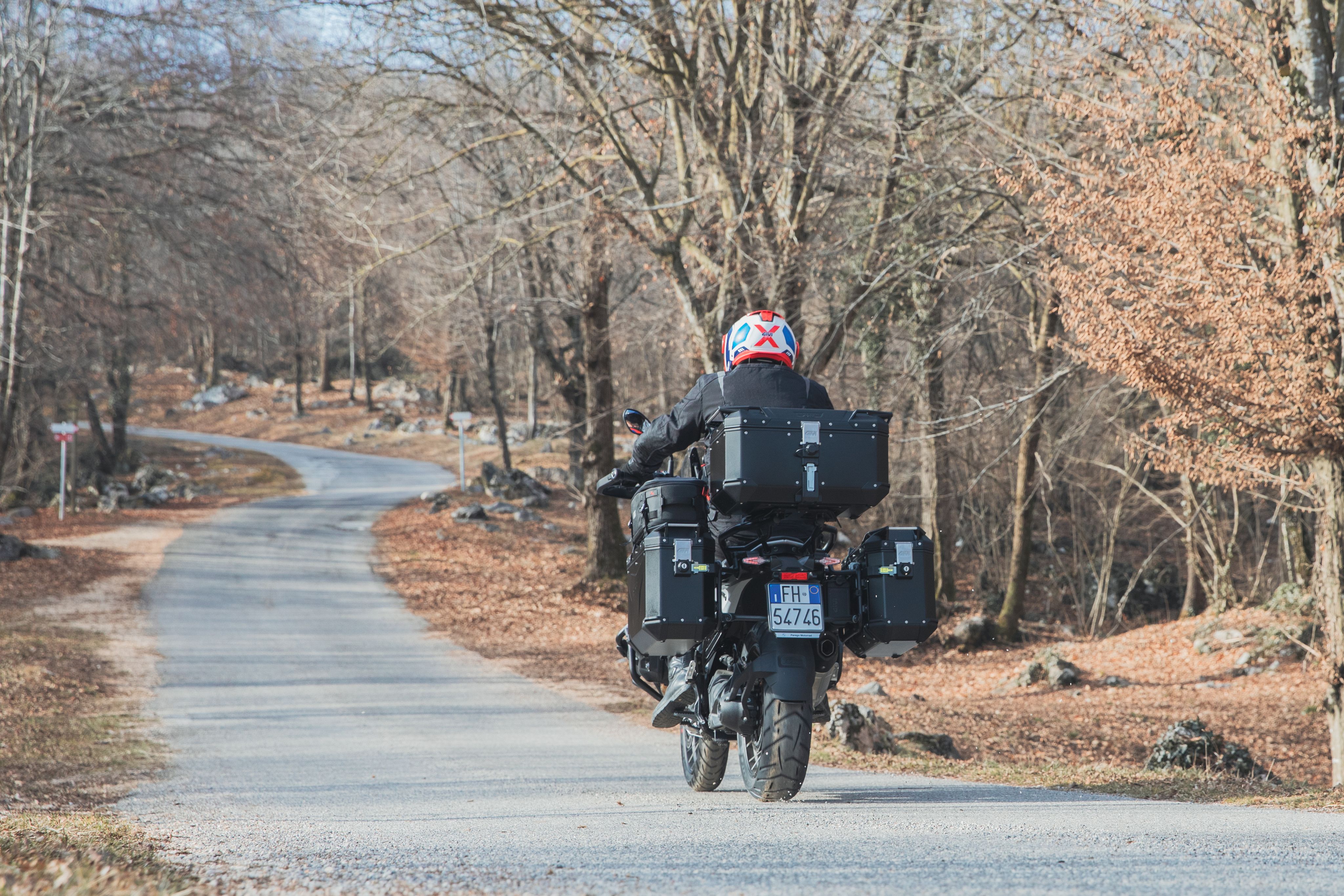 BMW R 1300 GS (24) allestita con Trekker Outback EVO 0033 top-case OBKEV58B