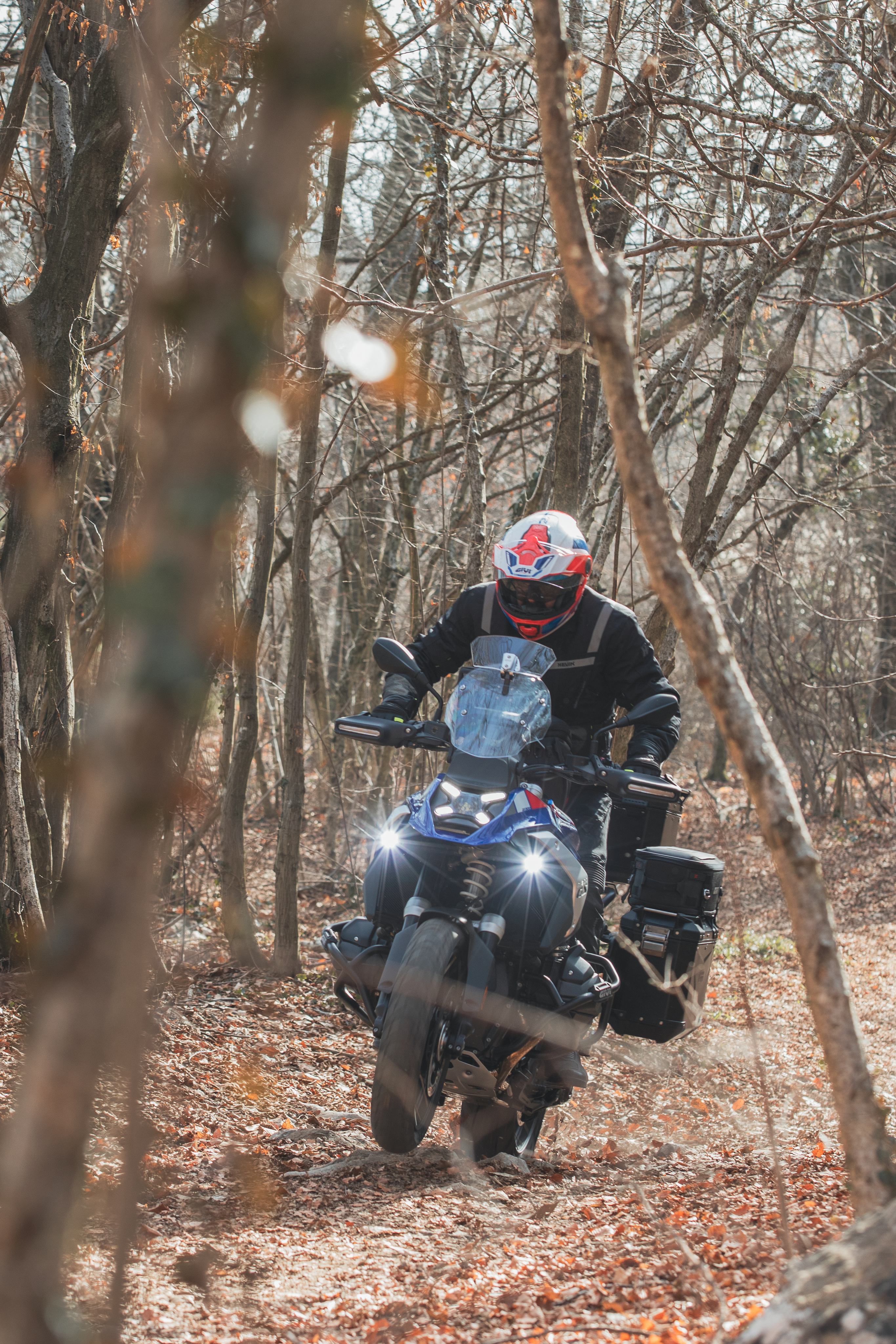 BMW R 1300 GS (24) equipped with Trekker Outback EVO 0043 S322 LED spotlights