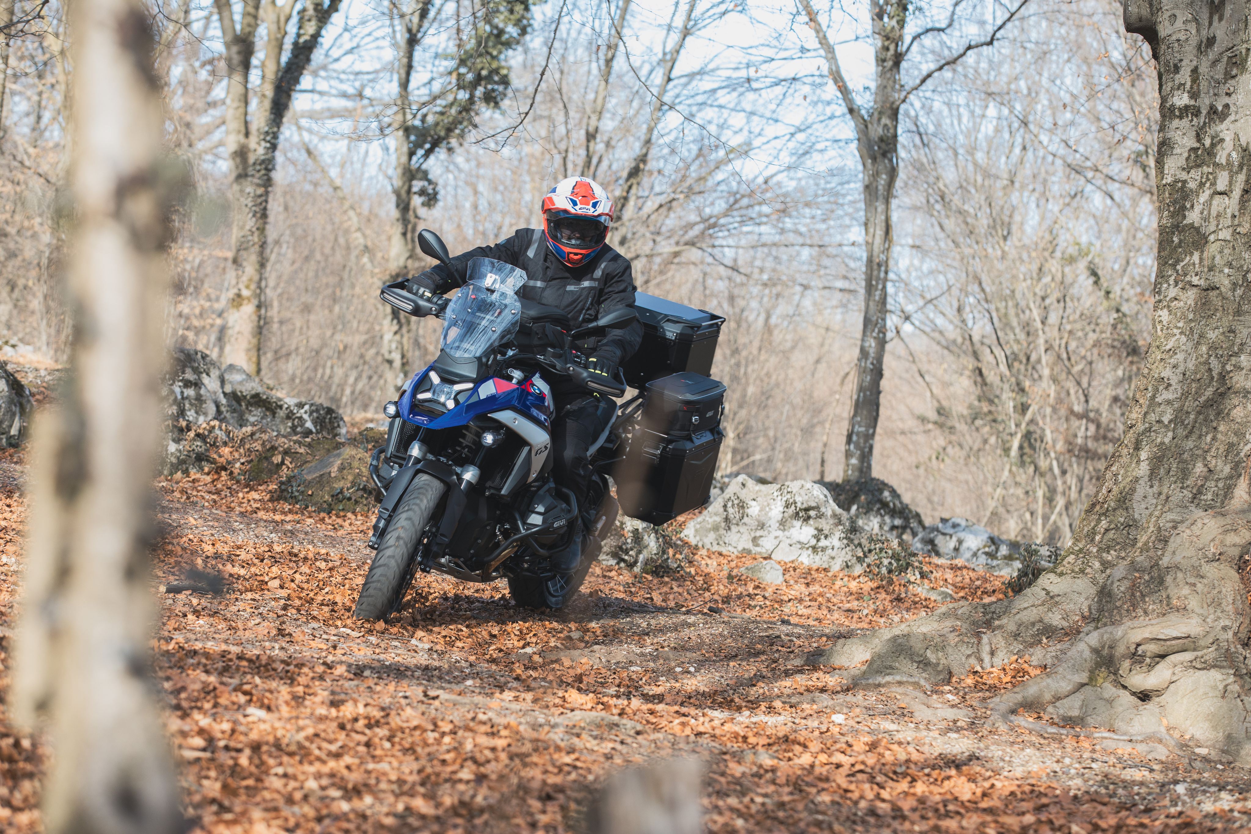 BMW R 1300 GS (24) equipped with Trekker Outback EVO 0047 cargo bag XL01B