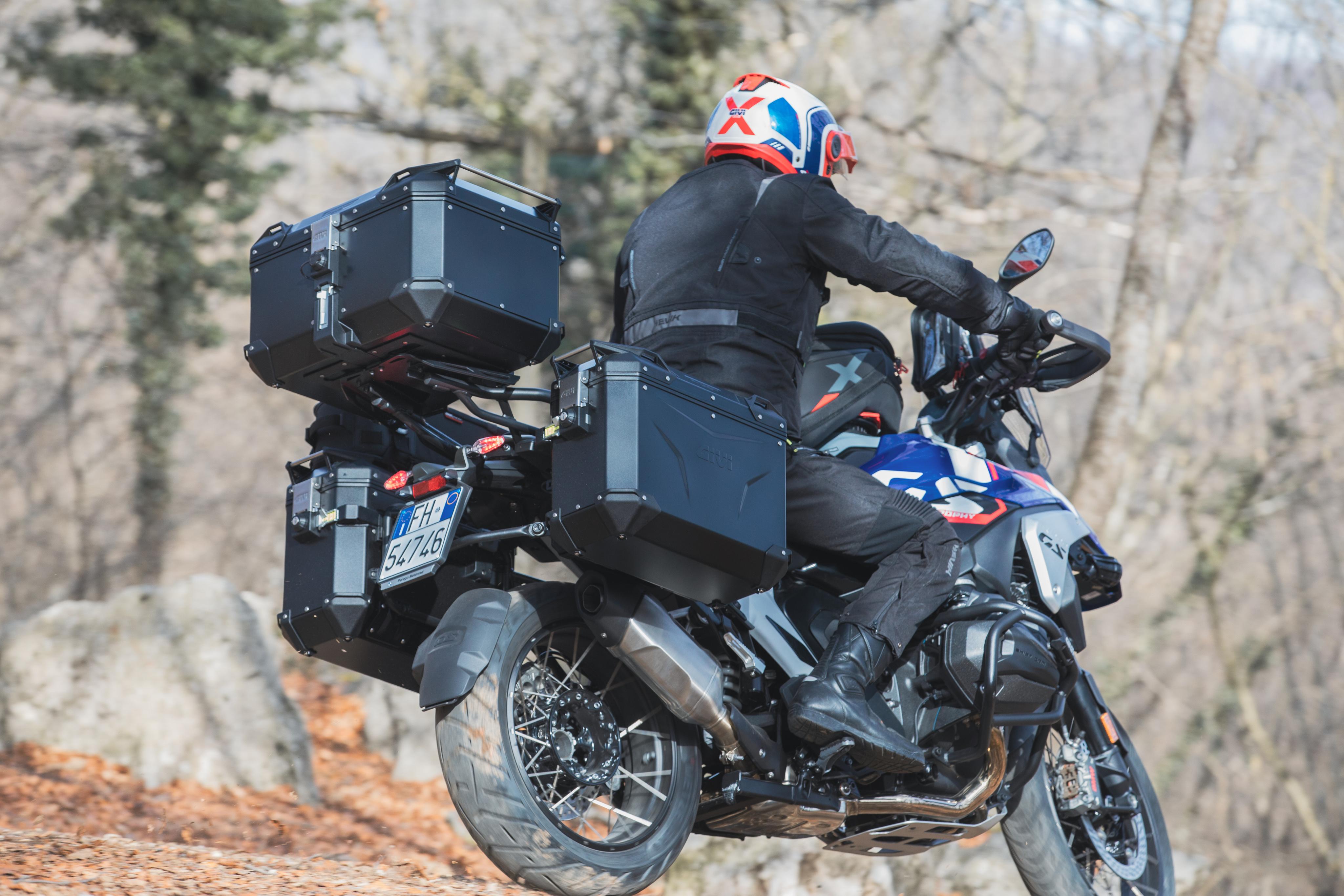 BMW R 1300 GS (24) allestita con Trekker Outback EVO 0049 top-case OBKEV58B