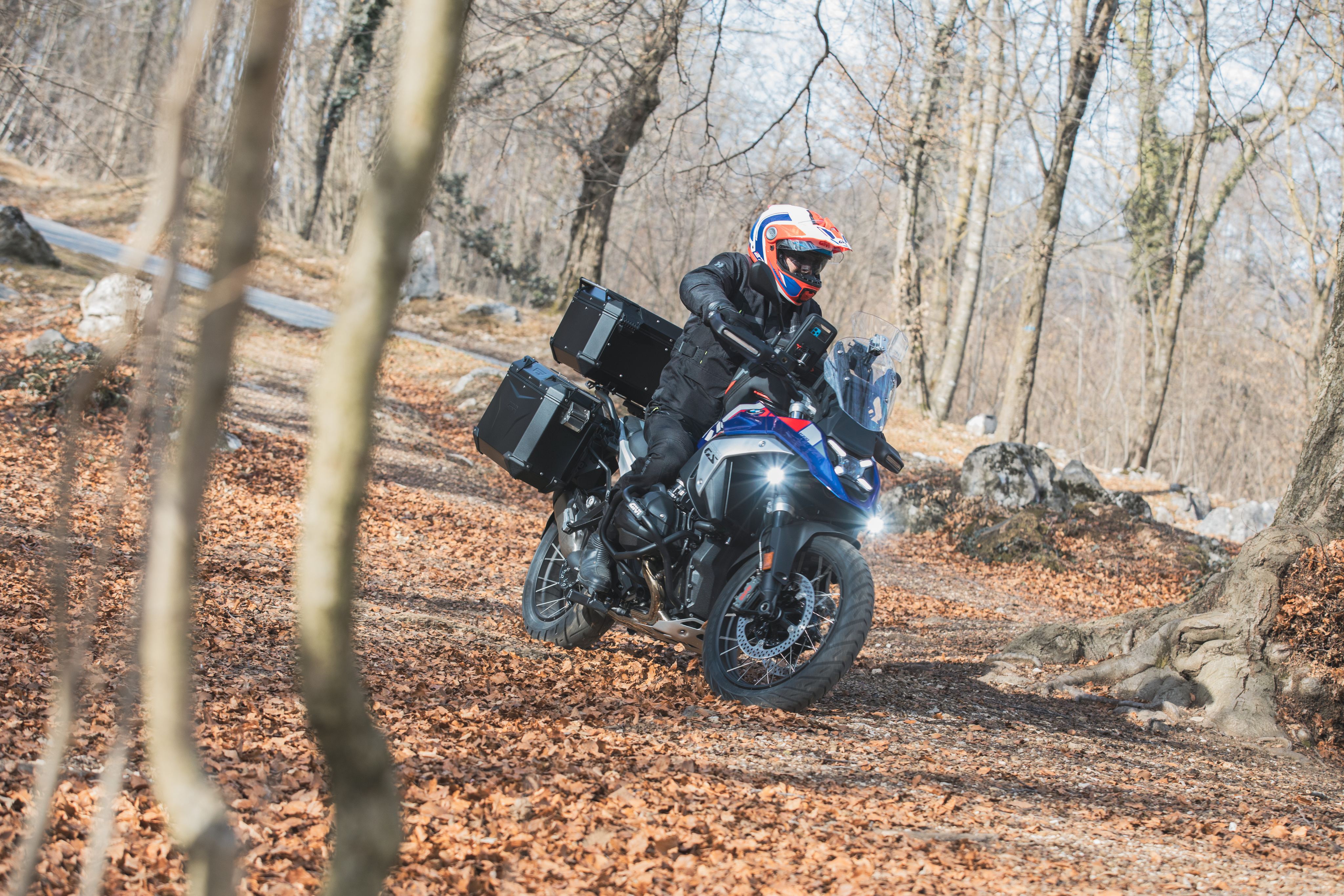 BMW R 1300 GS (24) equipped with Trekker Outback EVO 0050 helmet HX27RTRWL