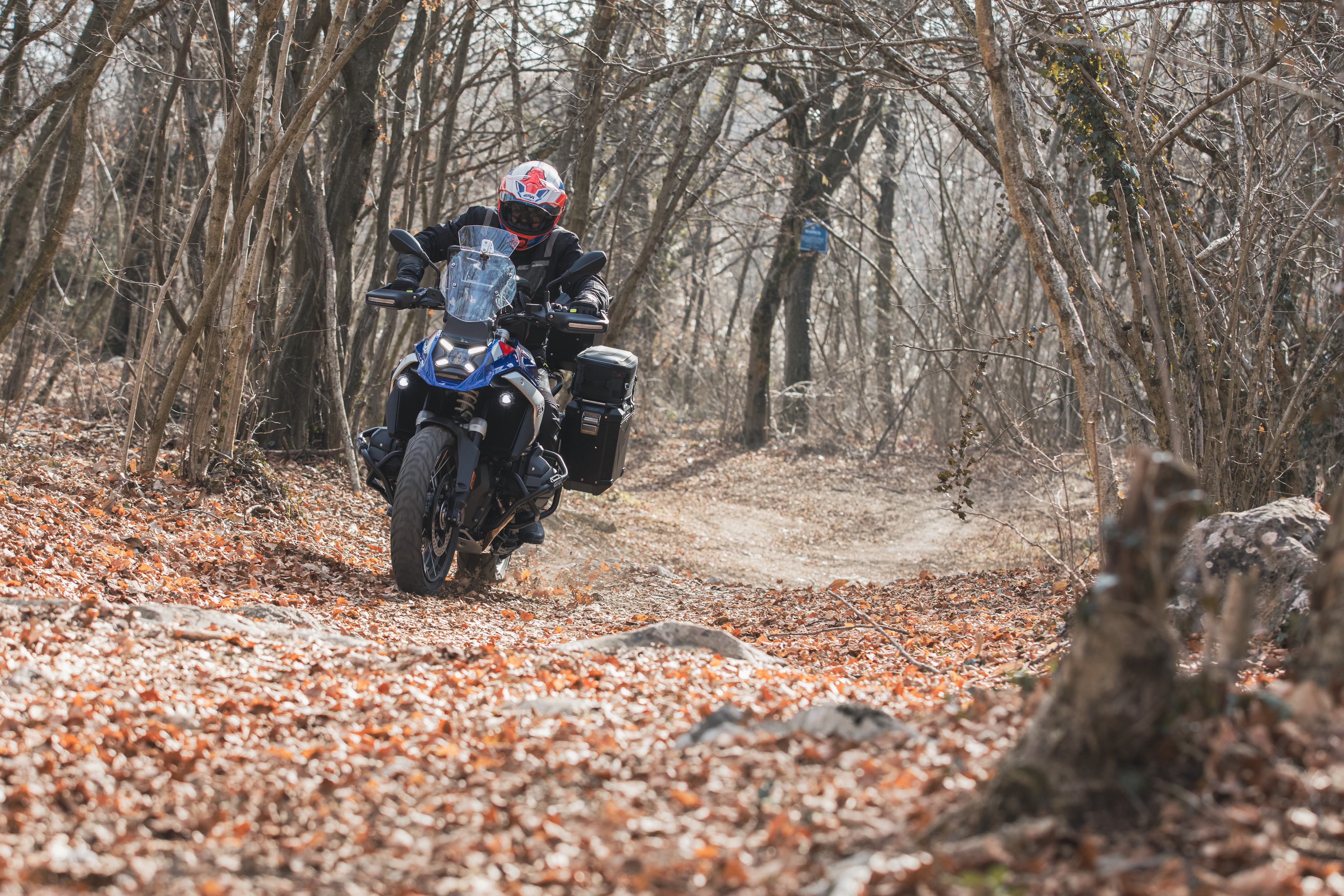 BMW R 1300 GS (24) allestita con Trekker Outback EVO 0053 borsa cargo XL01B