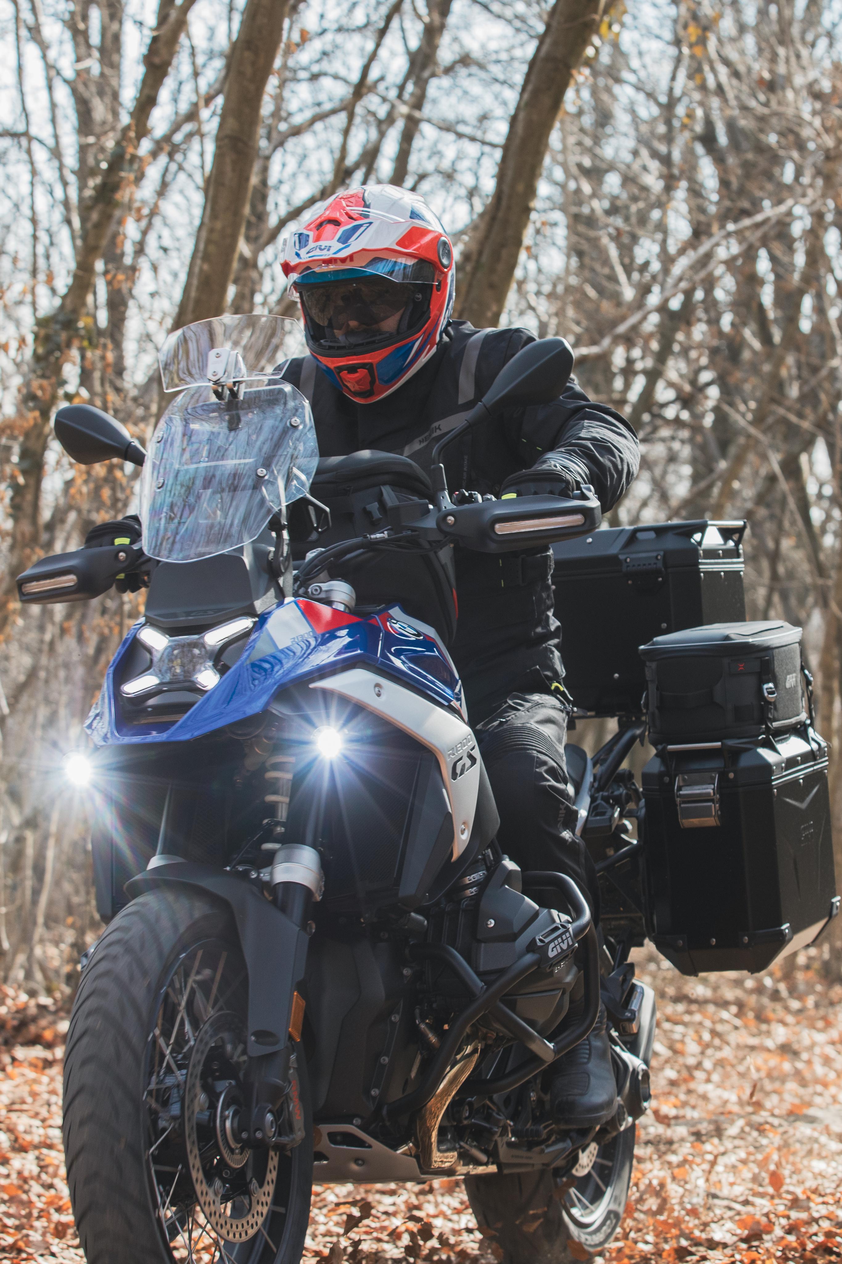 BMW R 1300 GS (24) equipped with Trekker Outback EVO 0054 S322 LED spotlights