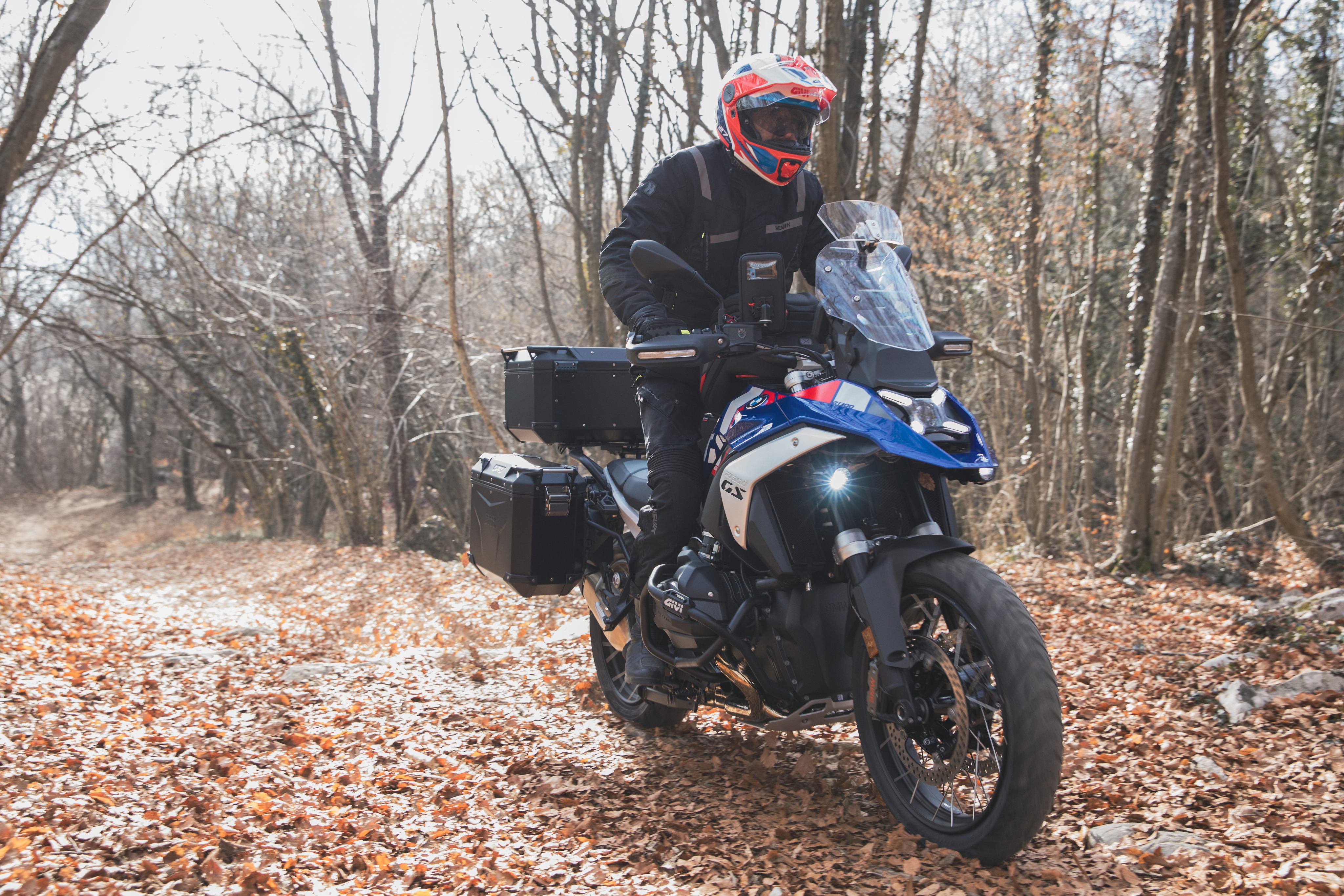 BMW R 1300 GS (24) equipped with Trekker Outback EVO 0056 helmet HX27RTRWL