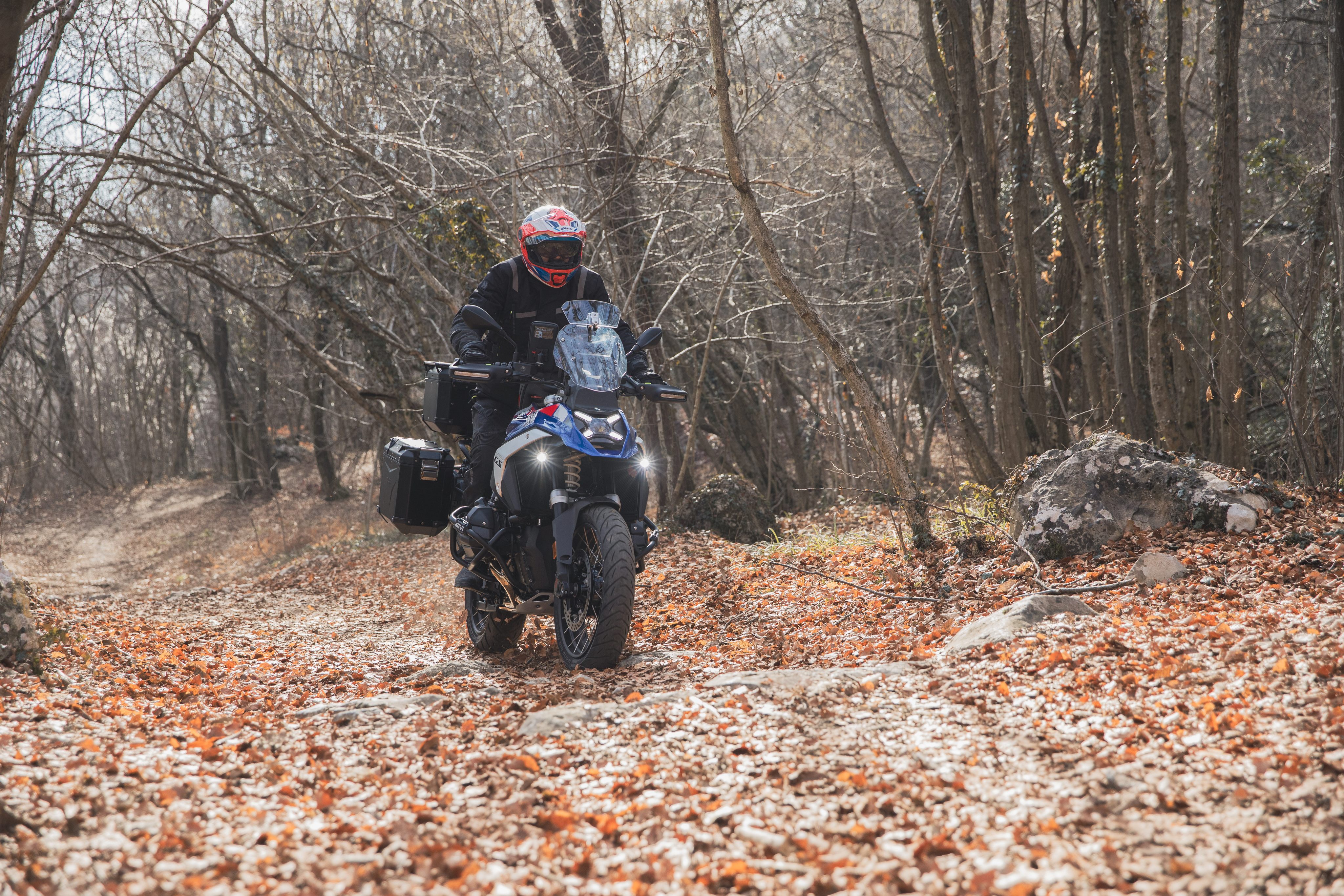 BMW R 1300 GS (24) equipped with Trekker Outback EVO 0057 S322 LED spotlights