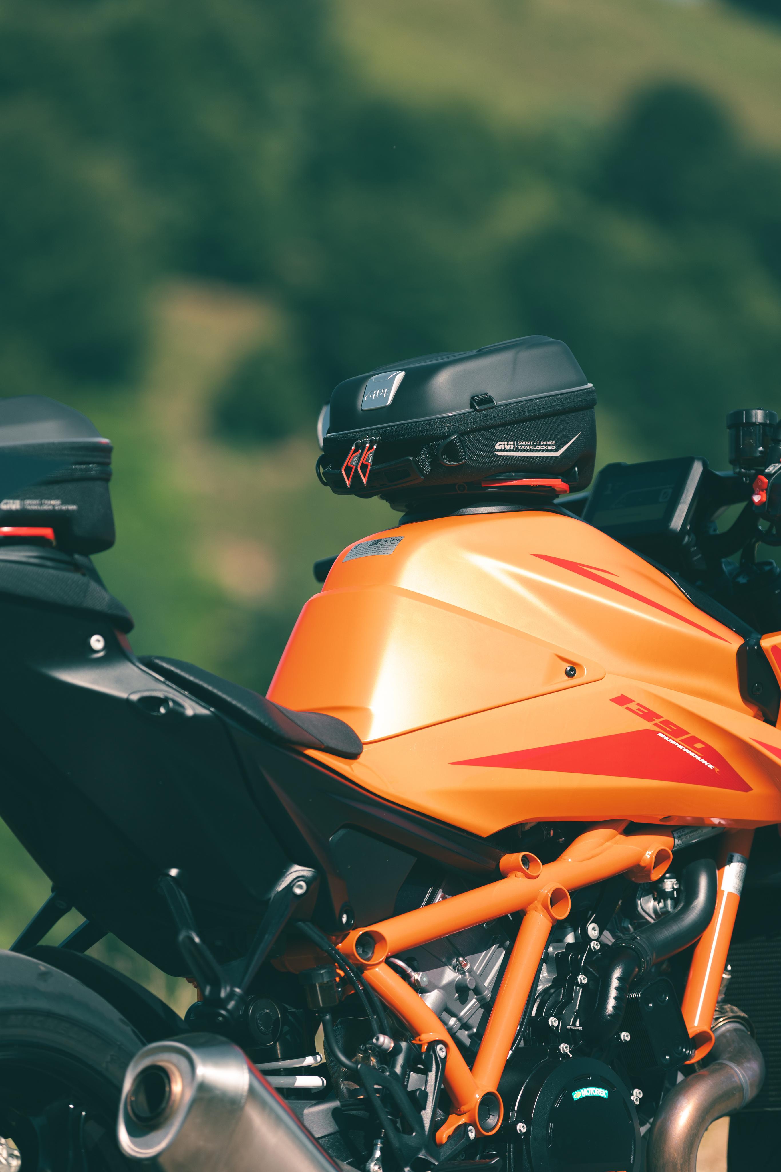 KTM 1390 SUPER DUKE R EVO (25) Sport Helmets 01 03 equipped with ST605+