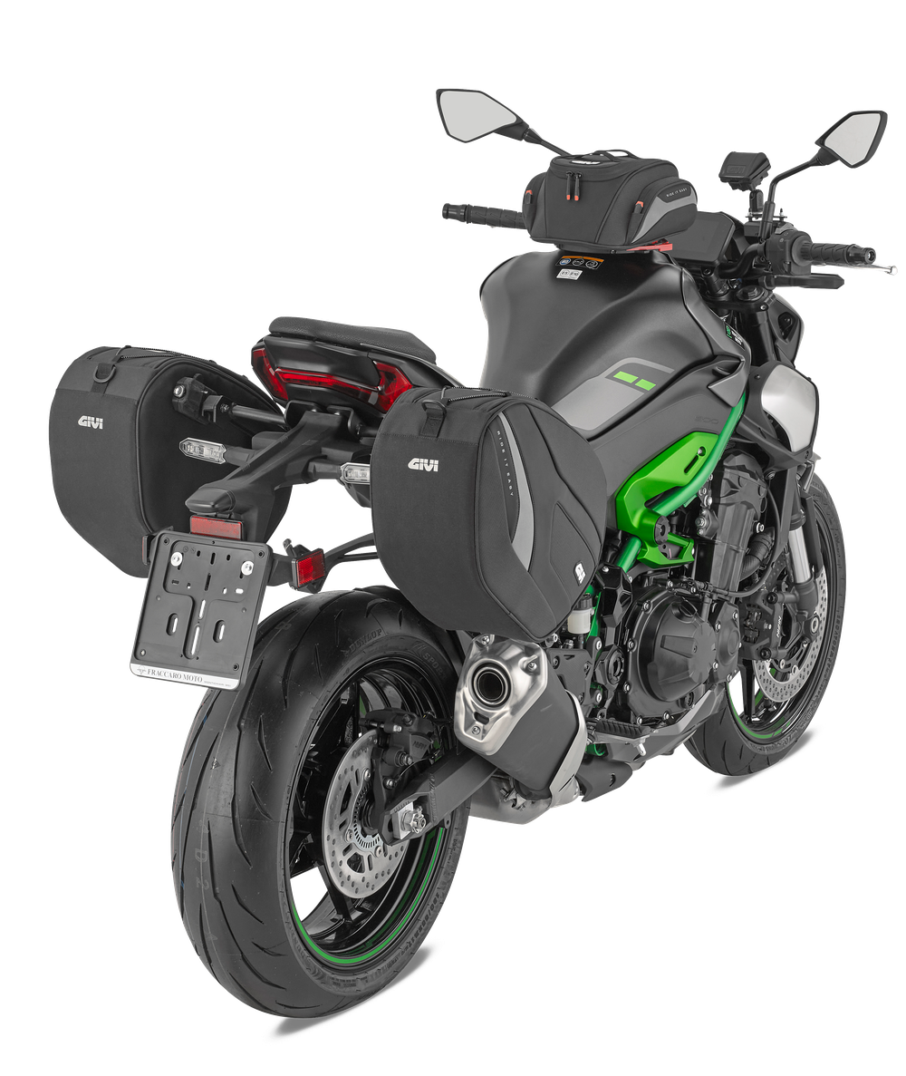 STEALTH - supporto laterale retraibile per borse soffici GIVI EASY12 montato su Kawasaki Z900 (25)