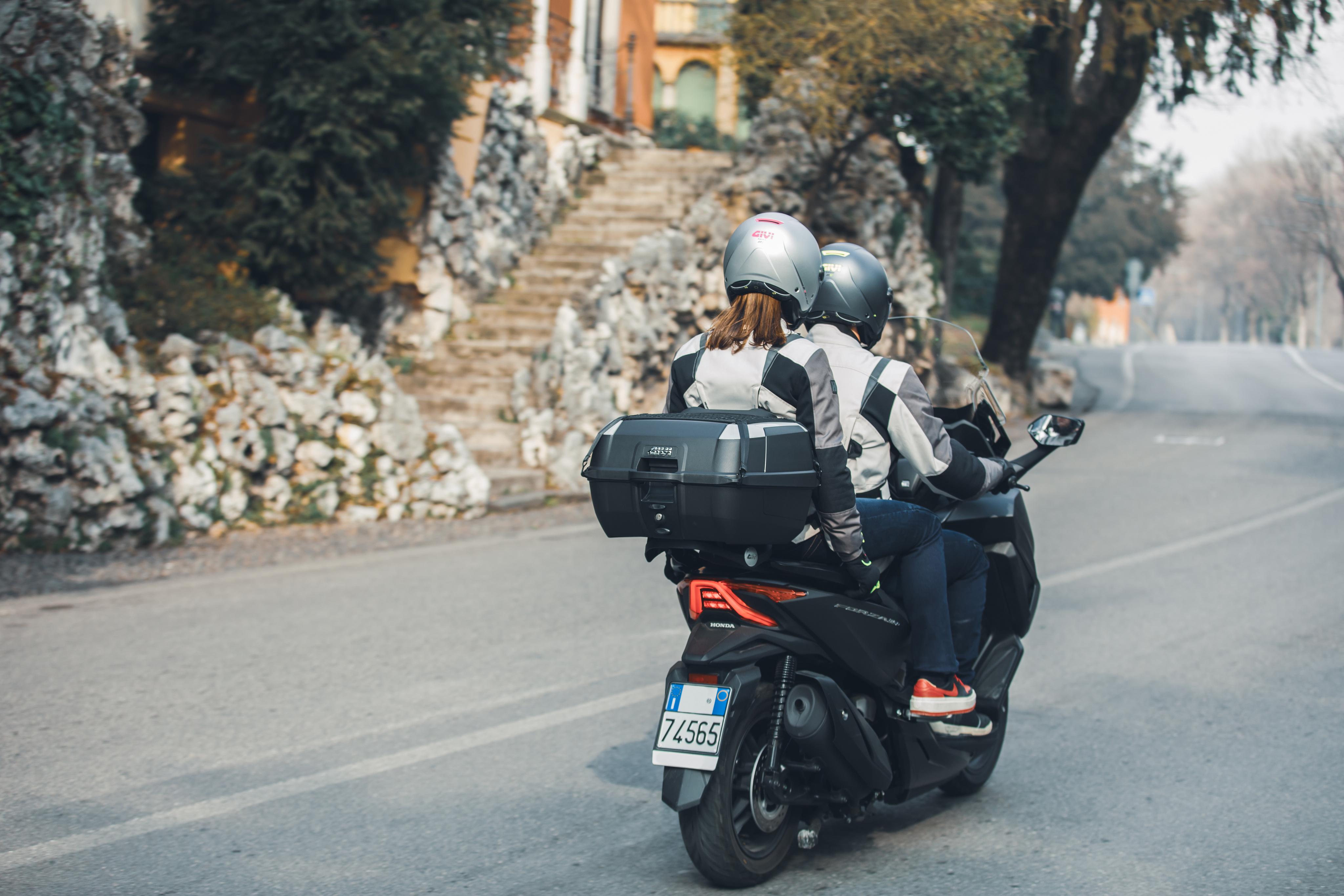 HONDA FORZA 350 (23) Urban 022 allestita con top-case B45+