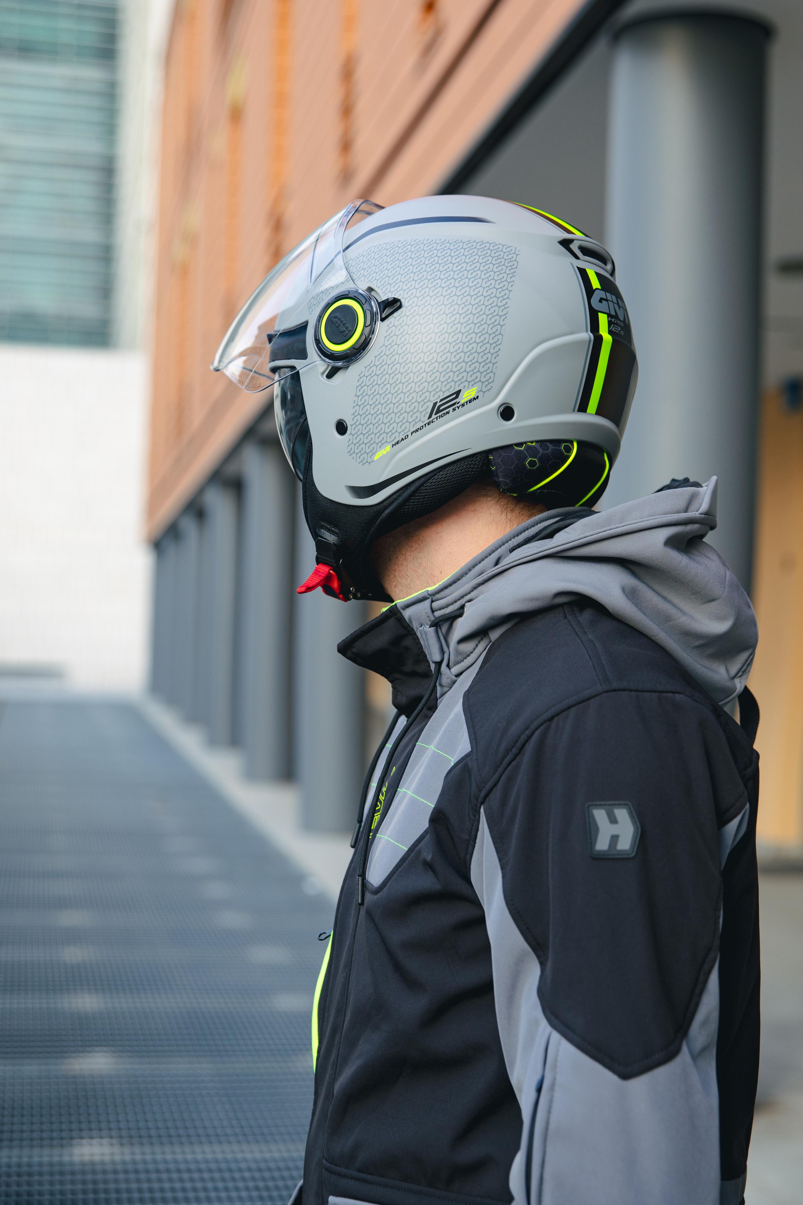 HONDA FORZA 350 (23) Urban 001 equipped with H125FTHGY helmet