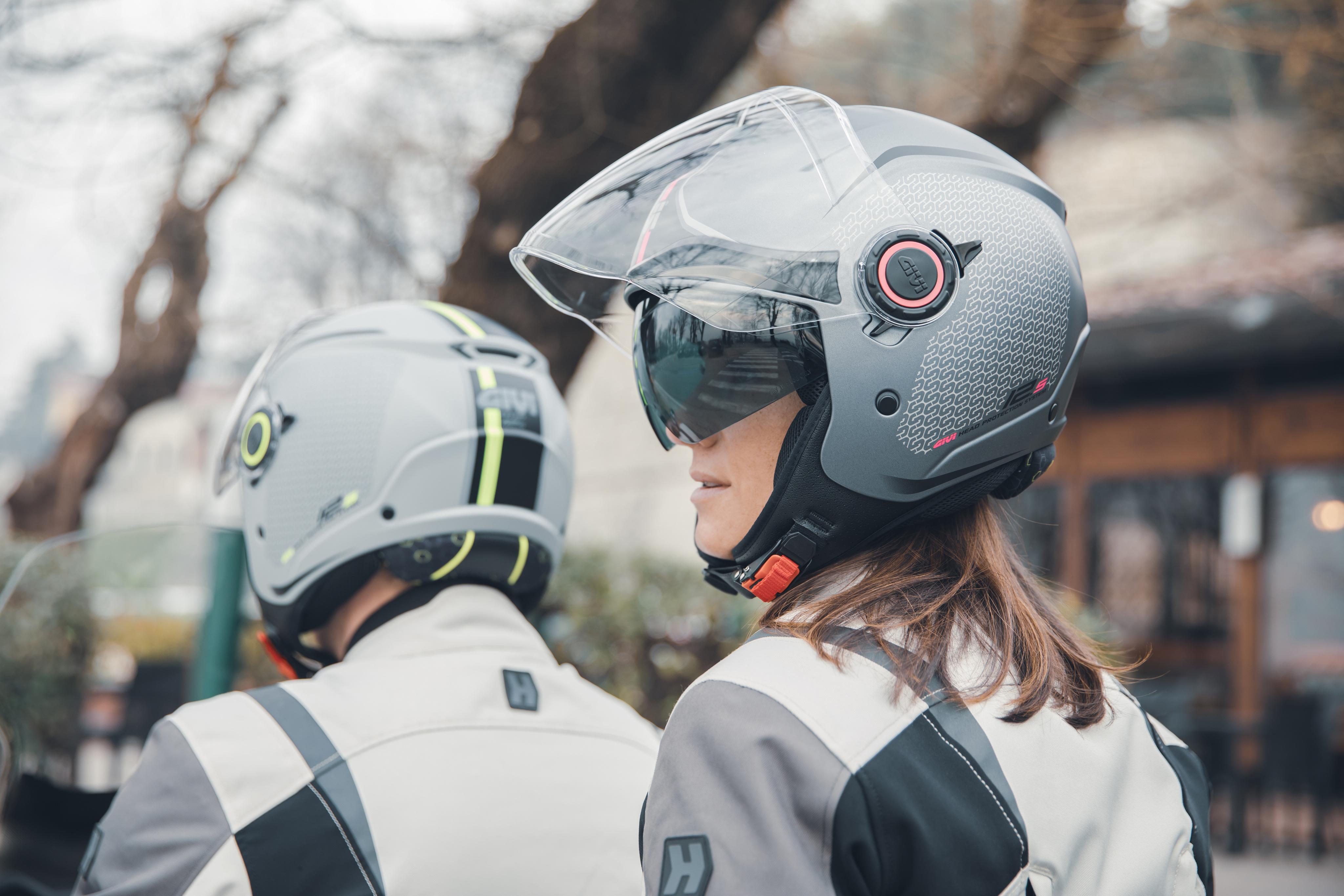 HONDA FORZA 350 (23) Urban 005 equipped with H125FTHTP helmet