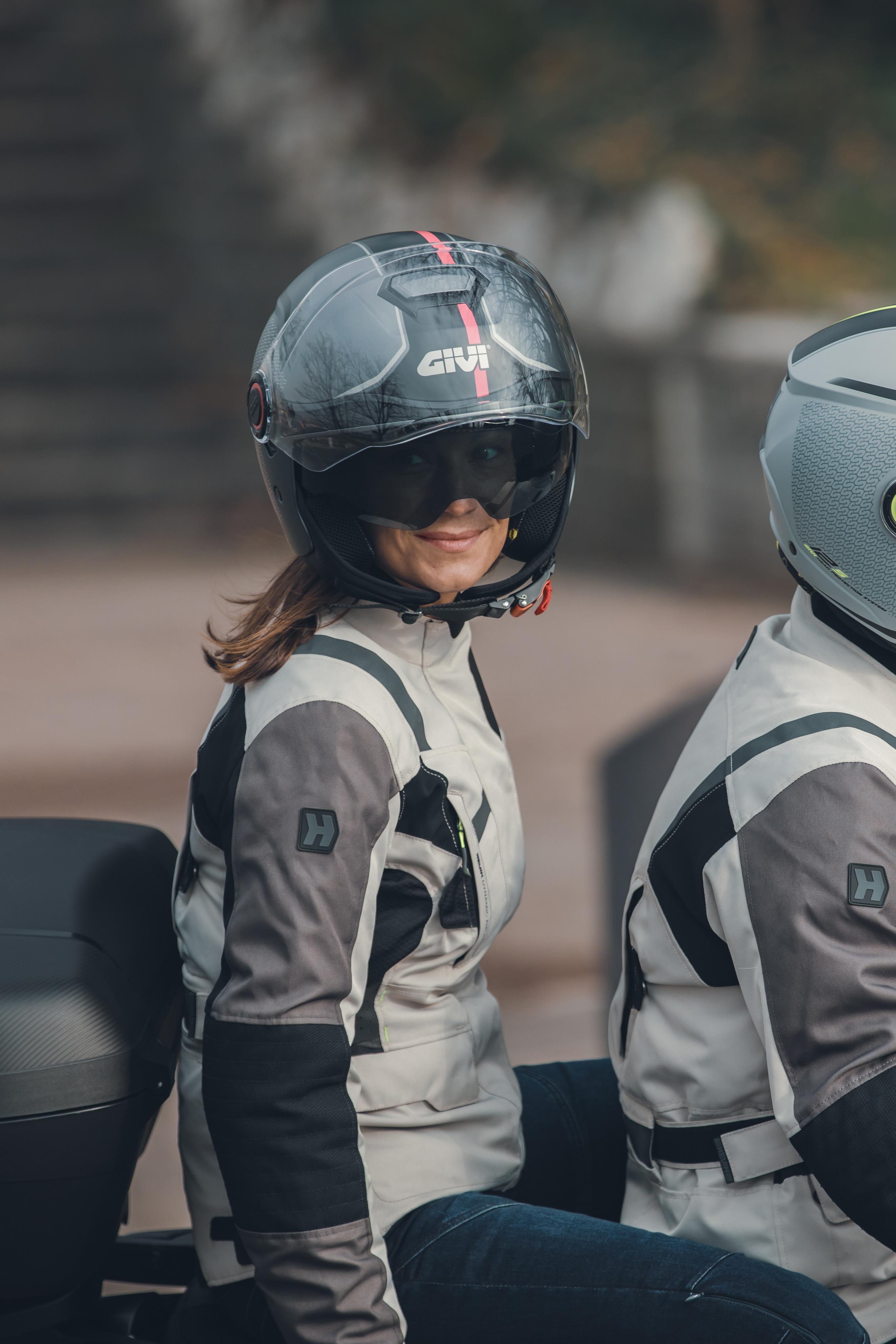 HONDA FORZA 350 (23) Urban 012 equipped with H125FTHTP helmet